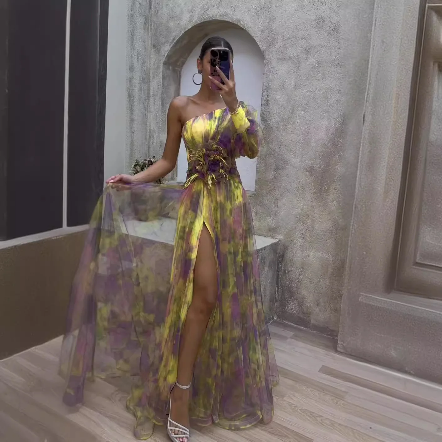 Damen Abendkleid mit asymmetrischem Design und floralen Akzenten R&B