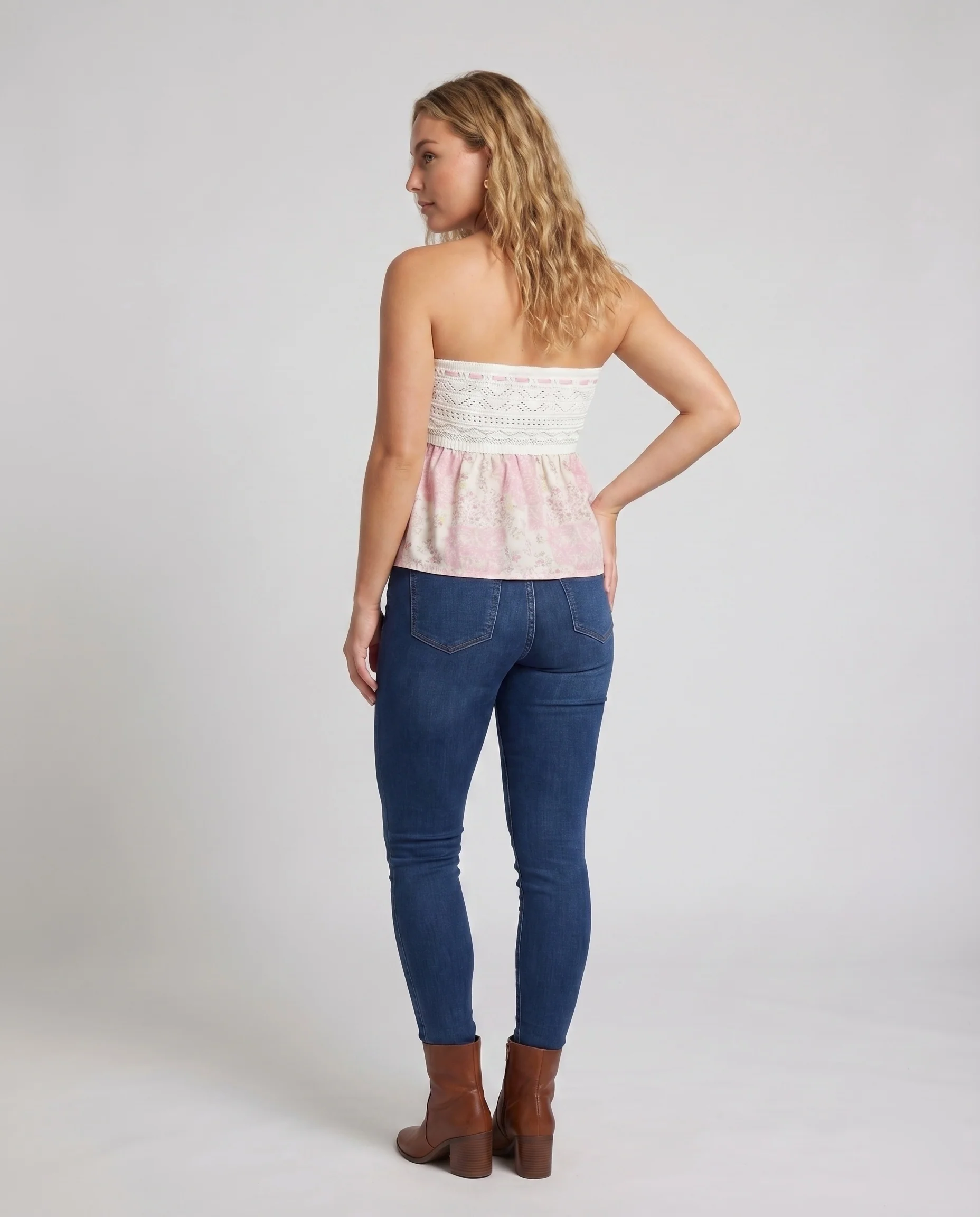 Damen ärmelloses Blusentop mit romantischem Schnitt und Rüschendetails - Image 3