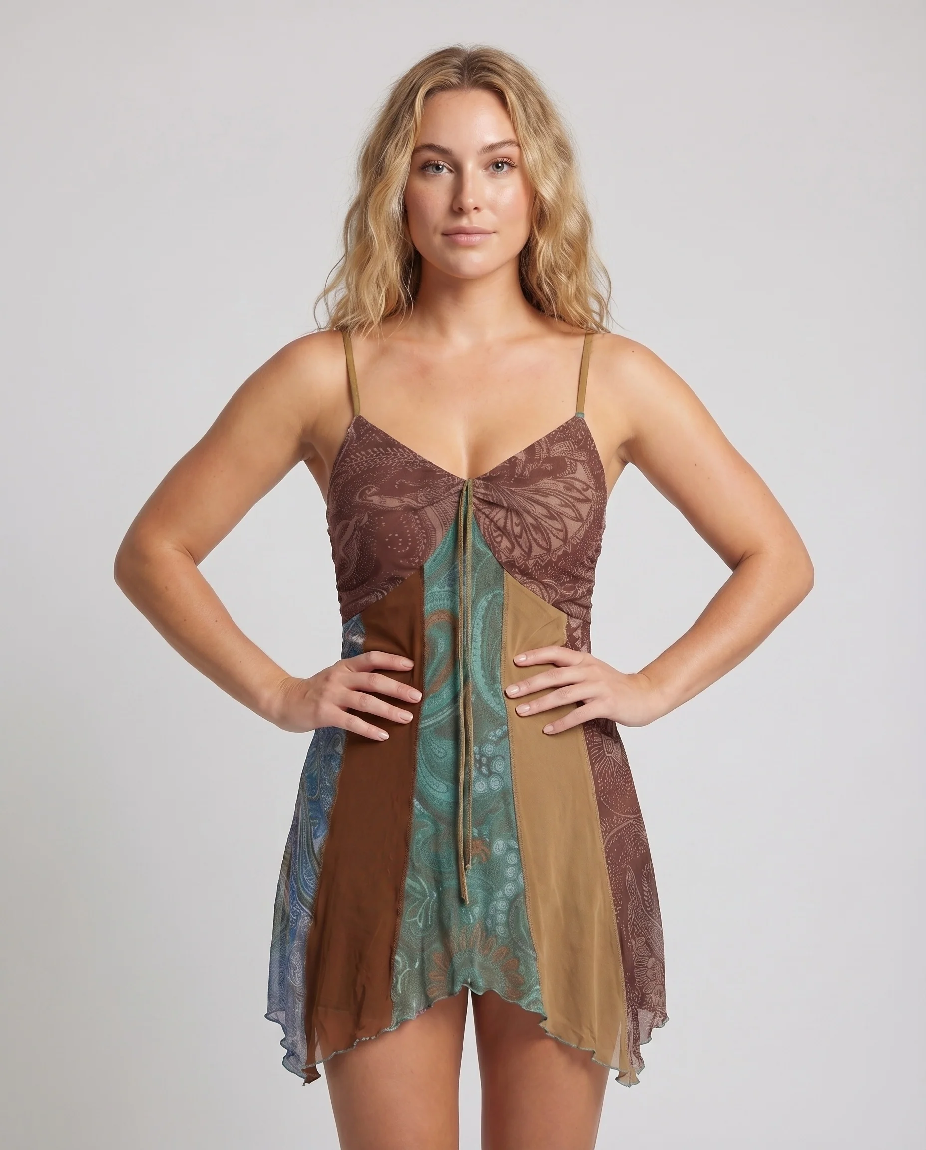 Damen ärmelloses Kleid mit einzigartigem Patchwork-Design - Image 2