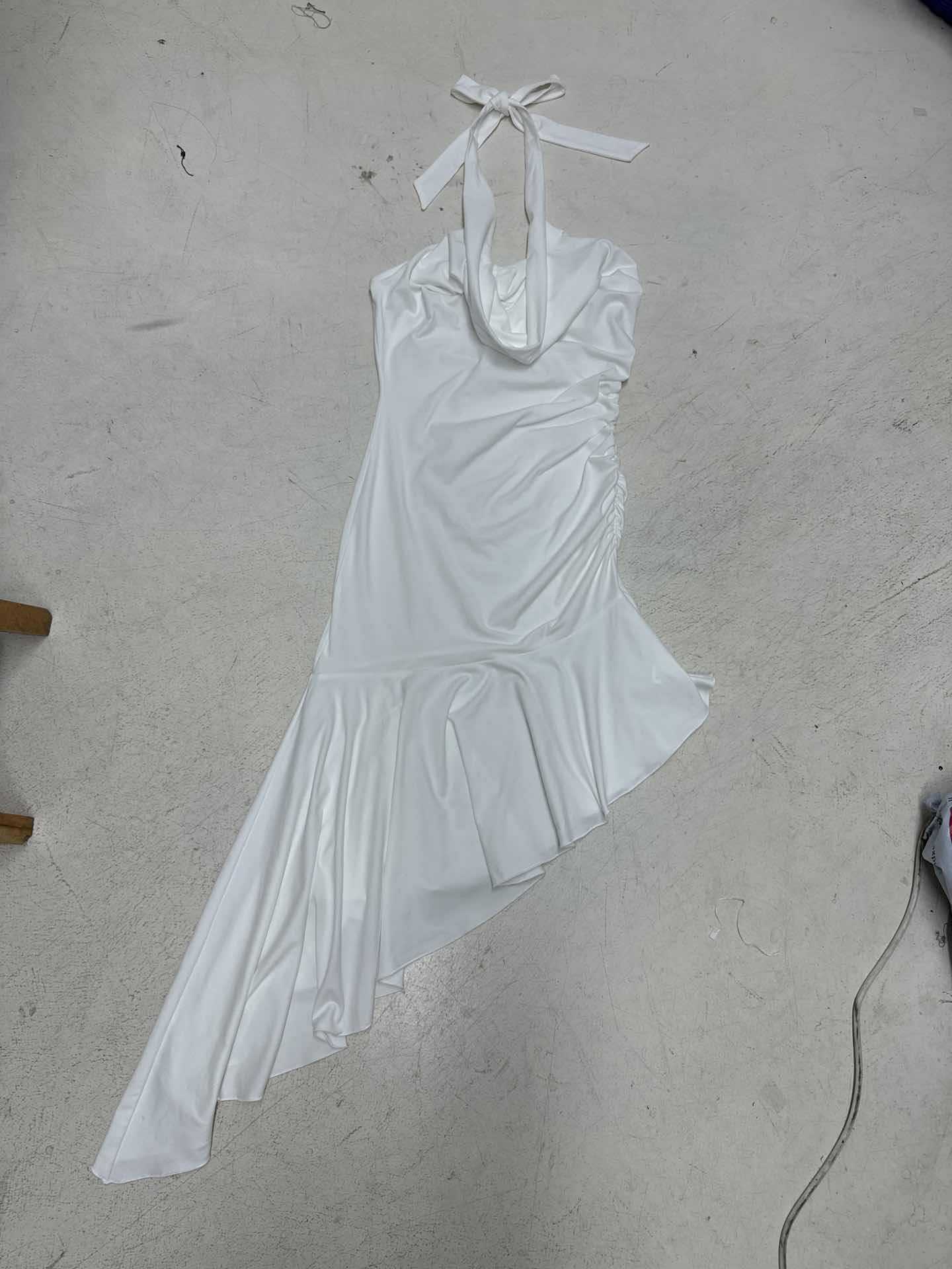 Damen asymmetrisches Maxikleid mit elegantem Halter-Design und Rüschendetails R&B - Image 7