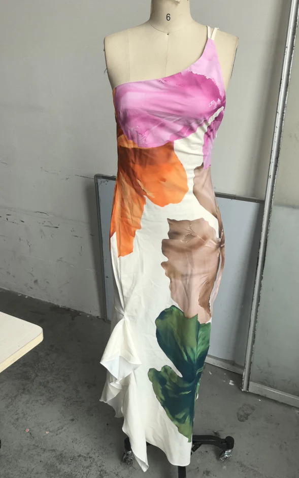 Damen asymmetrisches Maxikleid mit floralen Mustern und Rüschendetails R&B - Image 5