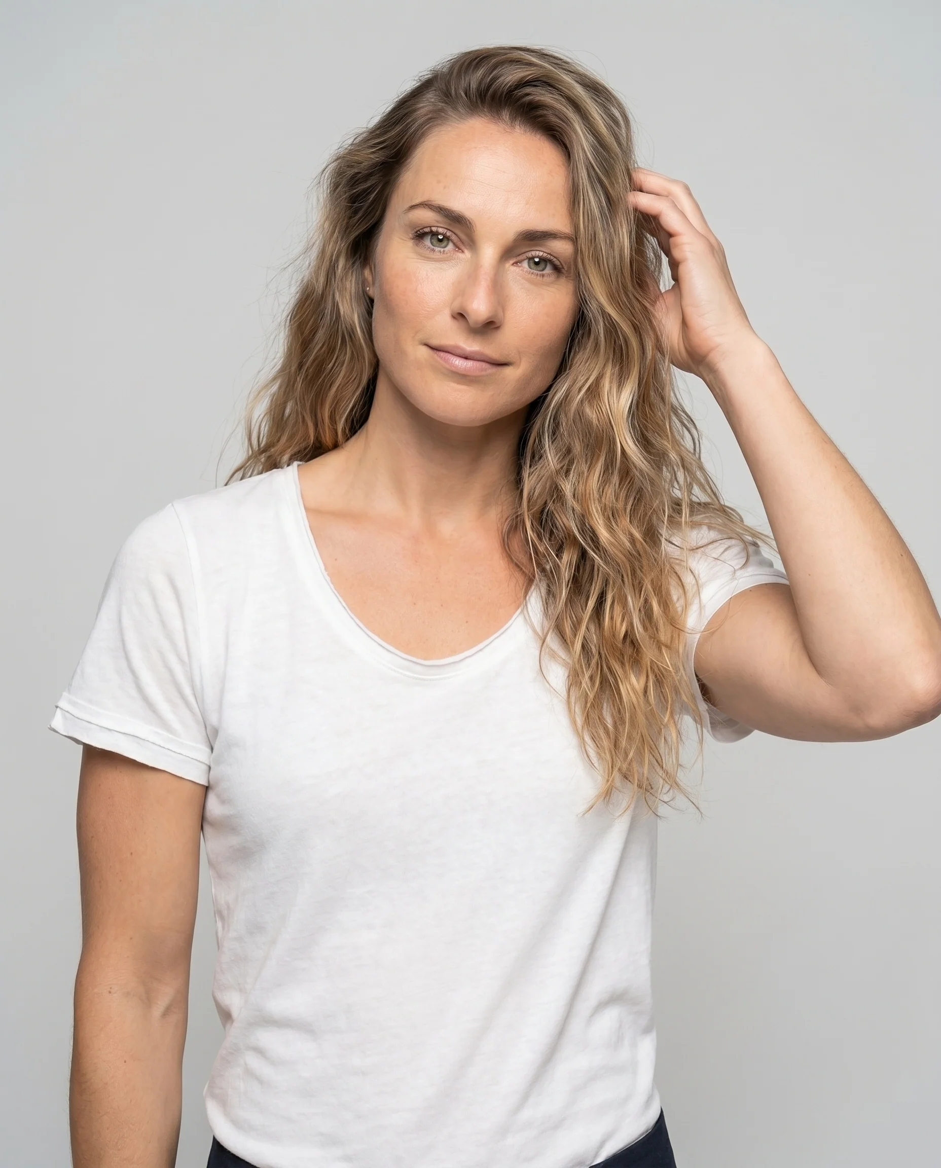 Damen atmungsaktives V-Ausschnitt T-Shirt - Image 2