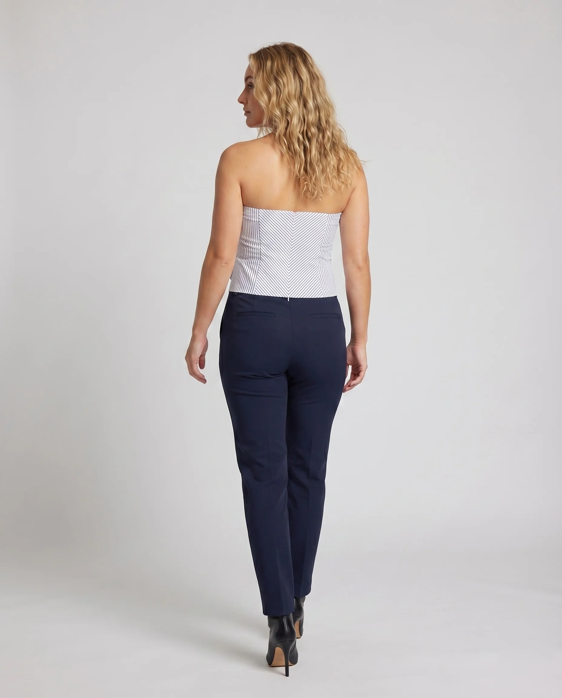 Damen Bandeau-Oberteil mit verspieltem Rüschendesign - Image 4