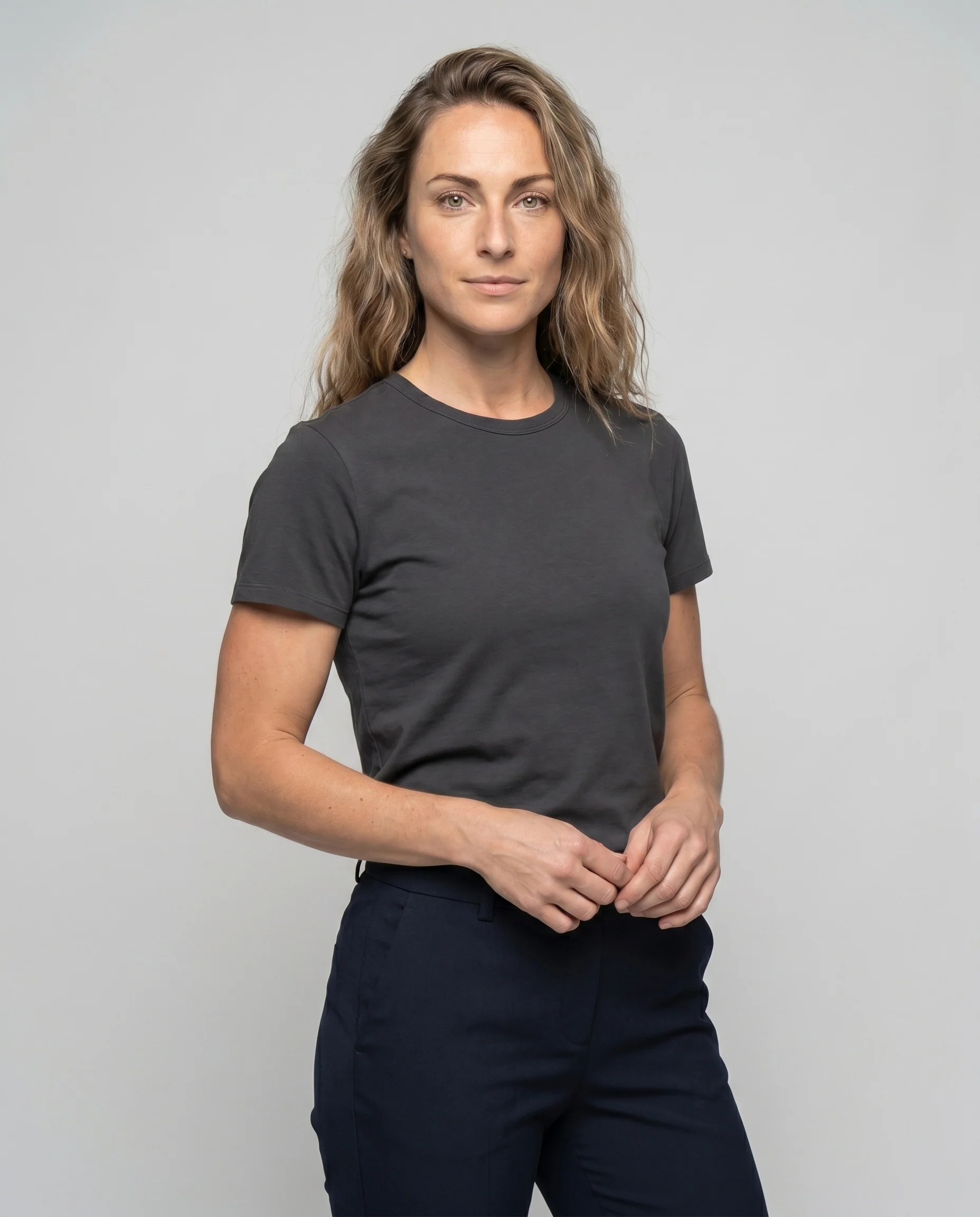 Damen Basic T-Shirt mit modernem Schnitt und hochwertiger Baumwolle - Image 2