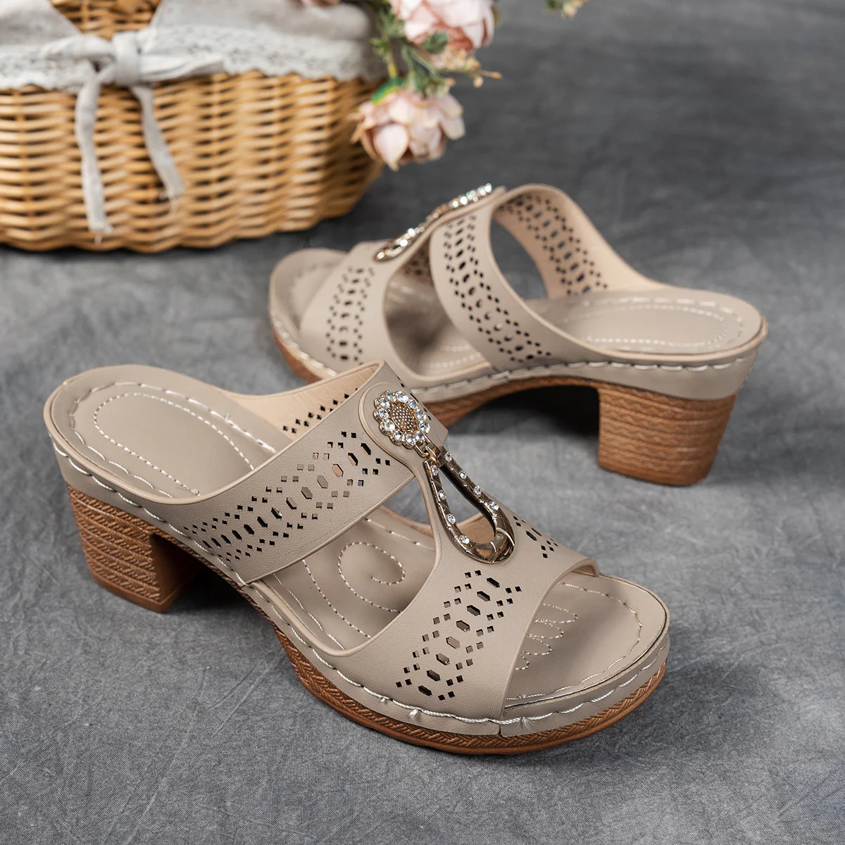Damen bequeme Clogs mit modischem Cut-Out-Design und eleganter Applikation R&B - Image 8