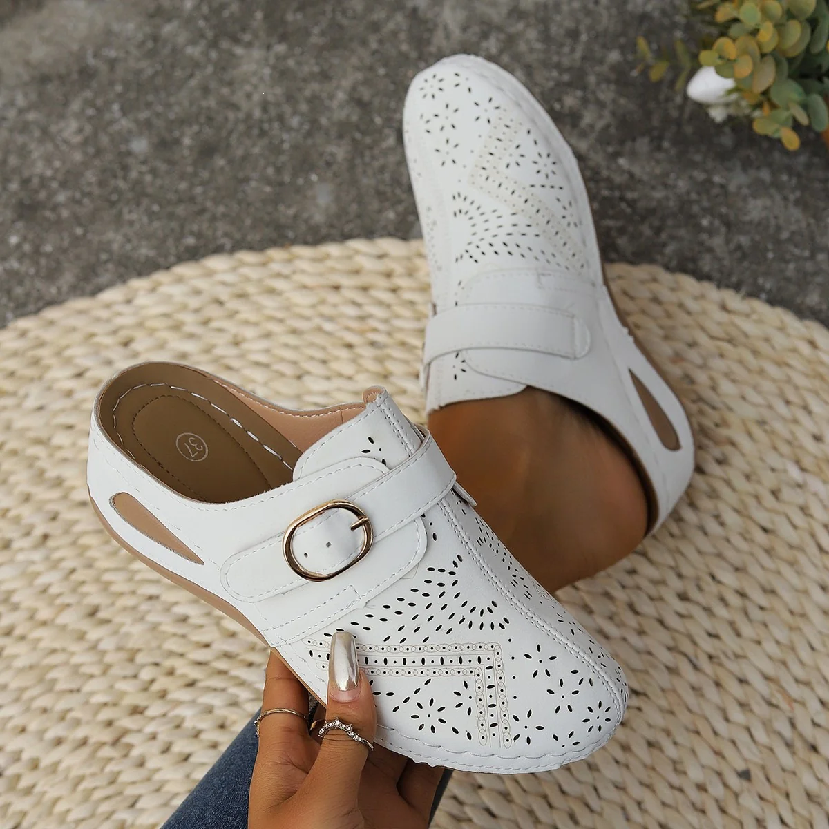 Damen Bequeme Clogs mit perforiertem Leder R&B - Image 6