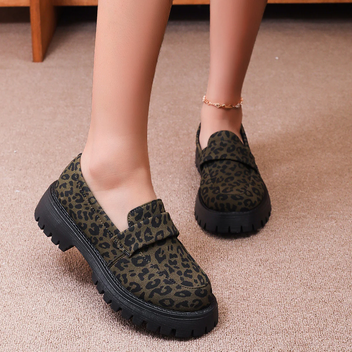 Damen Bequeme Slip-Ons mit animalischem Design R&B - Image 6