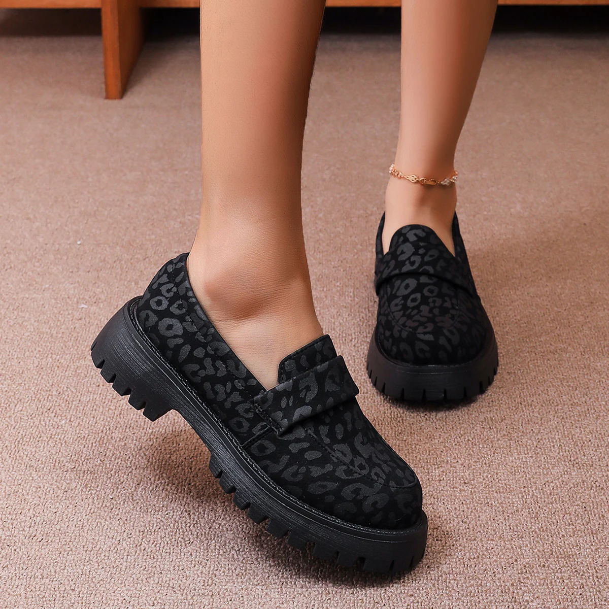 Damen Bequeme Slip-Ons mit animalischem Design R&B - Image 7