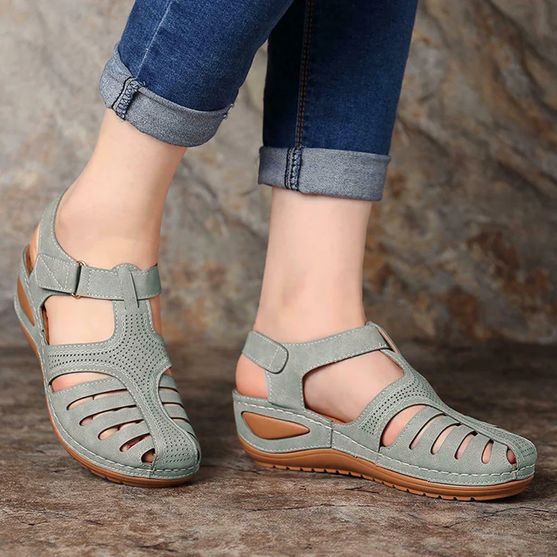 Damen Bequeme Sommer-Sandalen mit praktischem Klettverschluss und atmungsaktiven Ausschnitten R&B - Image 3