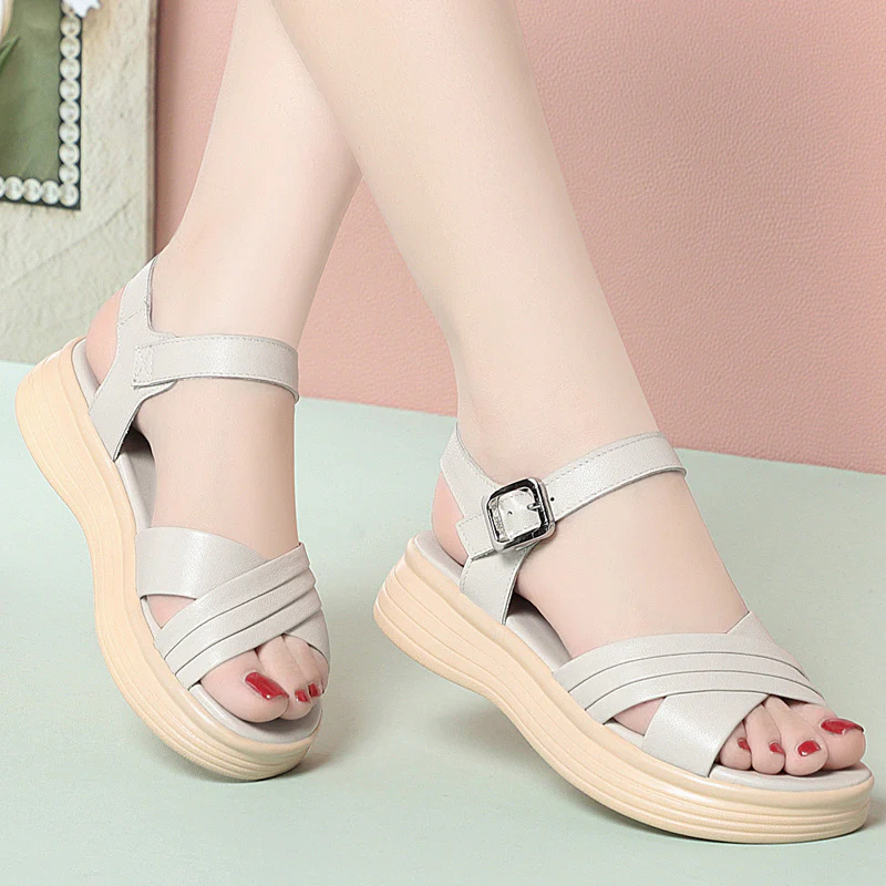 Damen Bequeme und stylische Sandalen mit verstellbarem Fesselriemen und anatomischem Fußbett R&B - Image 3