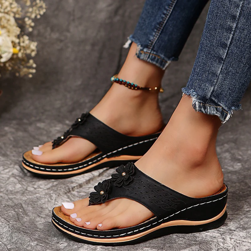 Damen Bequeme Zehensandalen mit dekorativen Blumenapplikationen R&B - Image 2