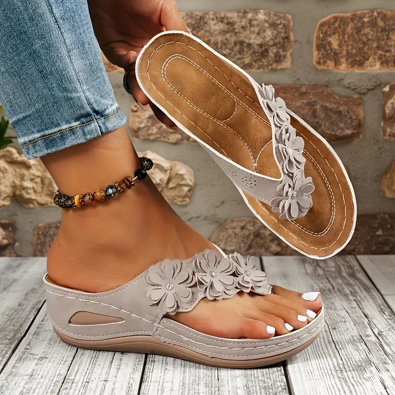 Damen bequeme Zehentrenner-Pantoletten mit floralen Akzenten und anatomischer Fußbettung R&B - Image 10