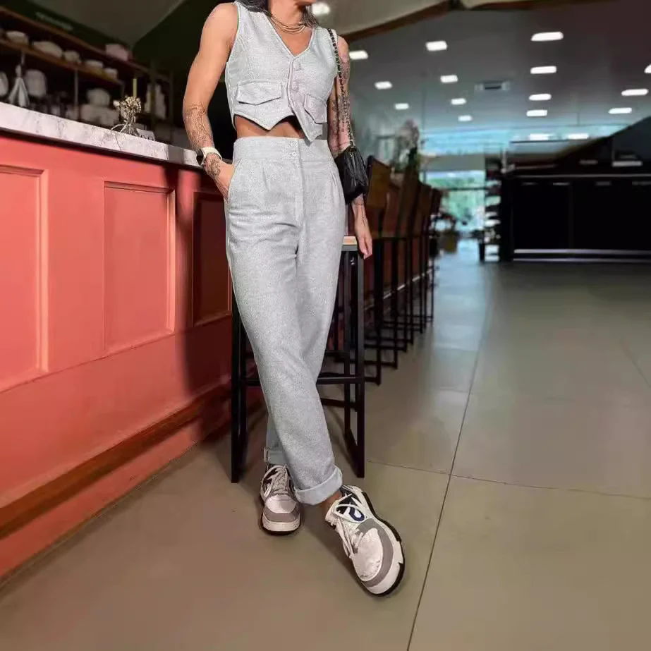 Damen Bequemes Lounge-Set mit Knopfdetails und weitem Bein R&B - Image 4