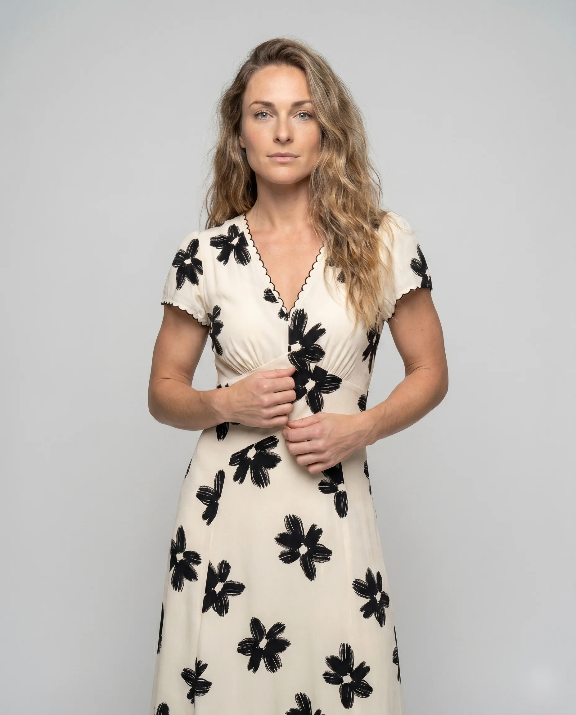 Damen Blumenkleid mit einzigartigem Schnitt - Image 2