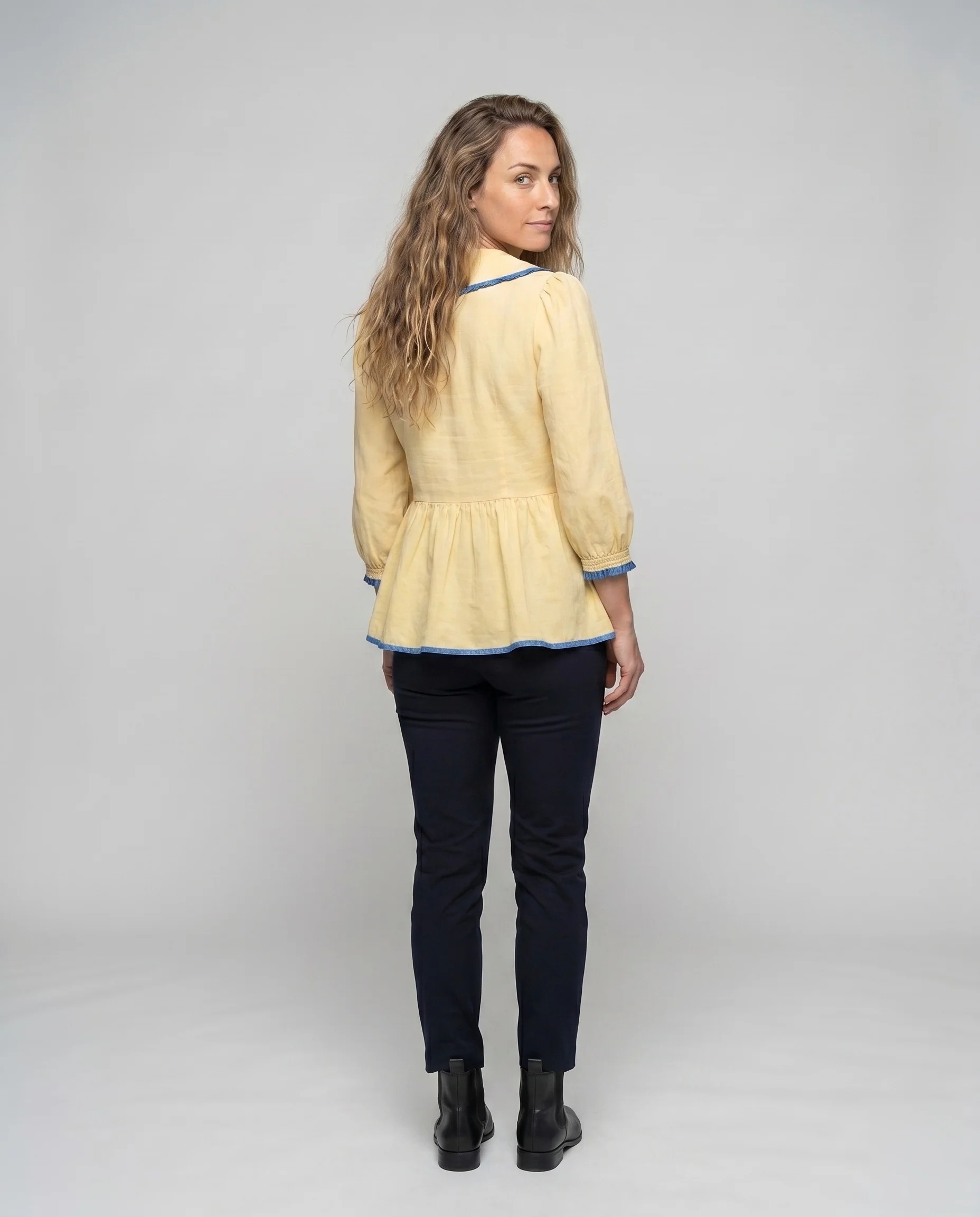 Damen Bluse mit tailliertem Schnitt und voluminösen Ärmeln R&B - Image 4