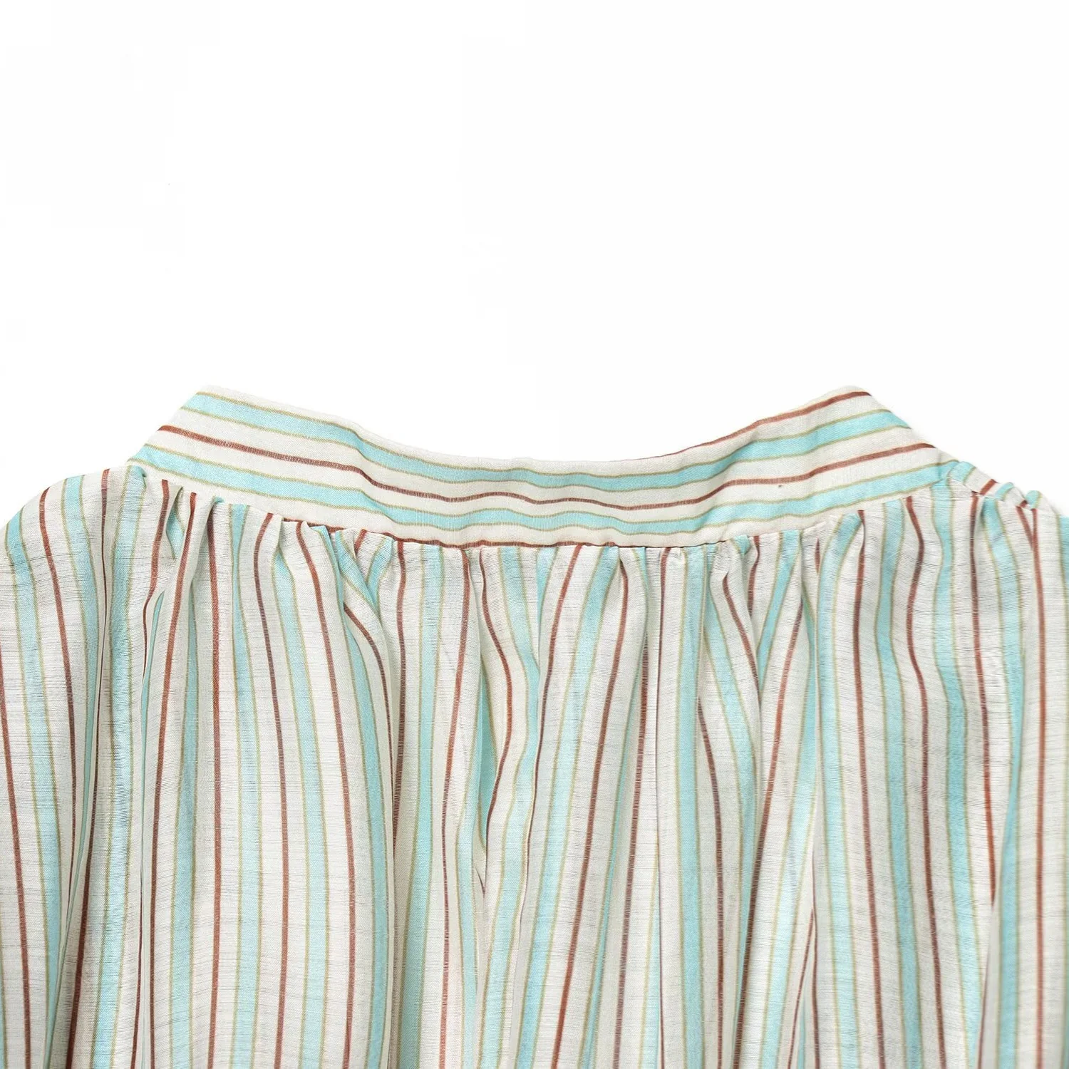 Damenbluse mit tiefem V-Ausschnitt und eleganten Rüschendetails R&B - Image 4