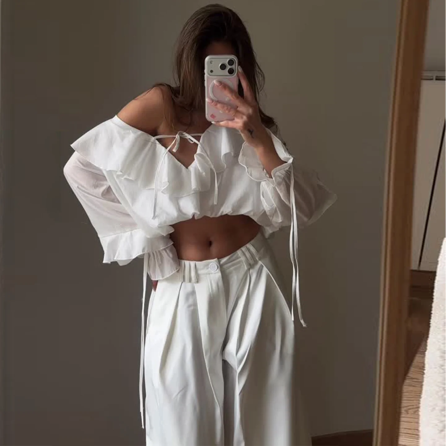 Damen Bluse mit voluminösen Rüschendetails und Kapitänsärmeln R&B - Image 6