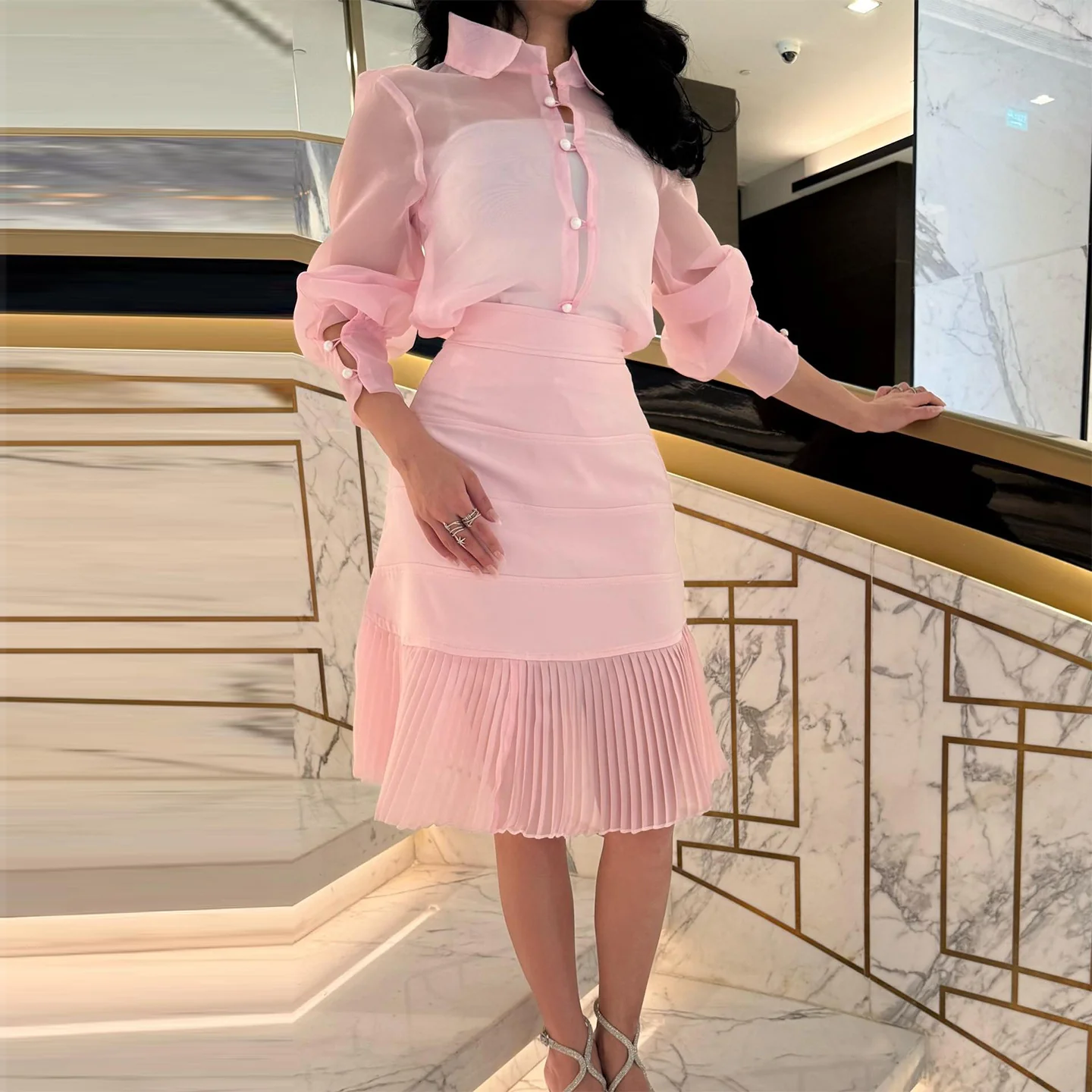 Damen Blusenkleid mit transparenten Ärmeln und Plissee-Rock R&B - Image 3