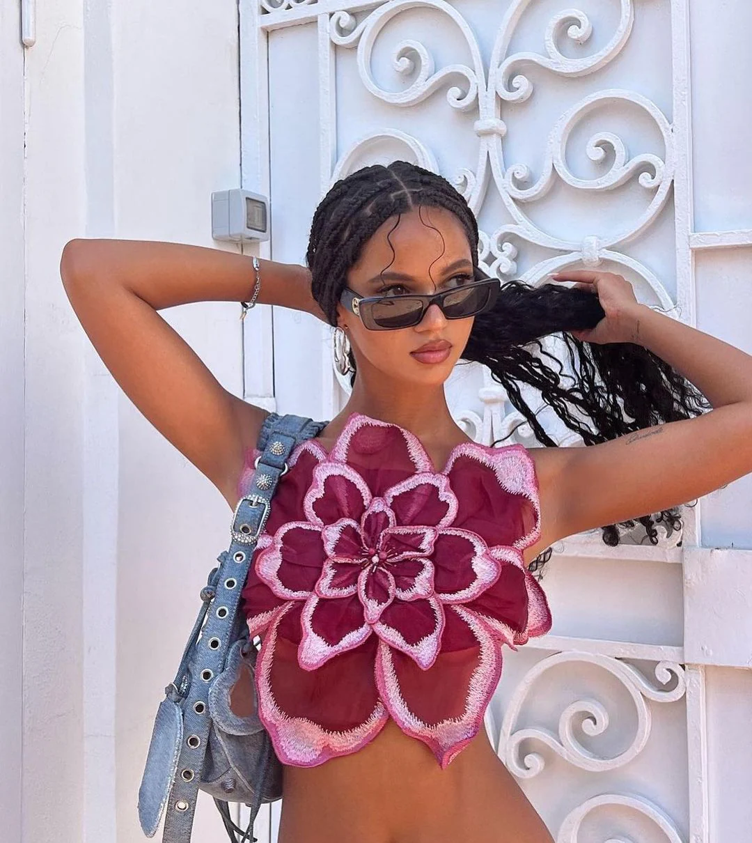 Damen Blüten-Crop-Top mit 3D floralen Applikationen und transparentem Stoff R&B - Image 6