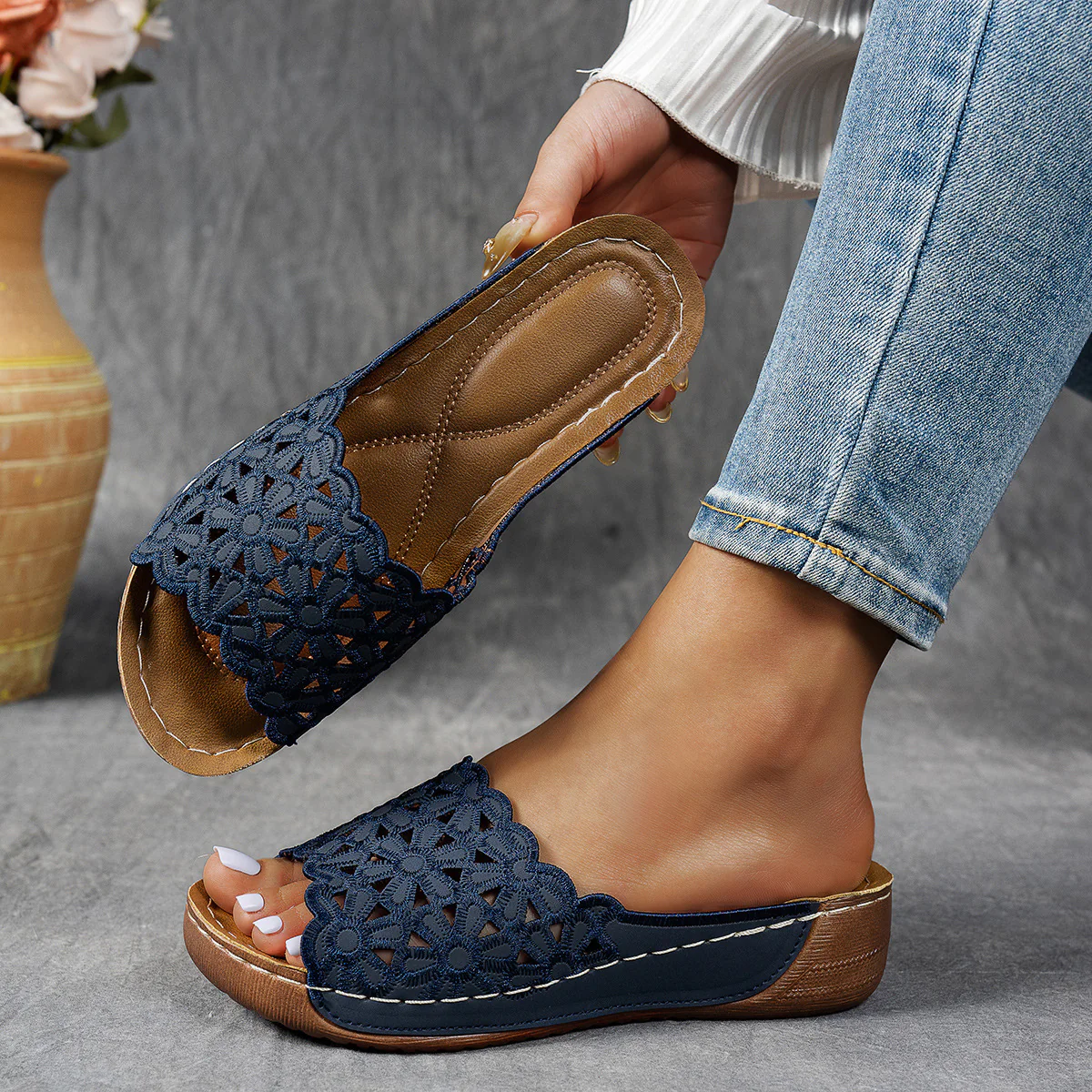Damen Clogs mit floralen Cut-Outs und ergonomischem Fußbett R&B - Image 3