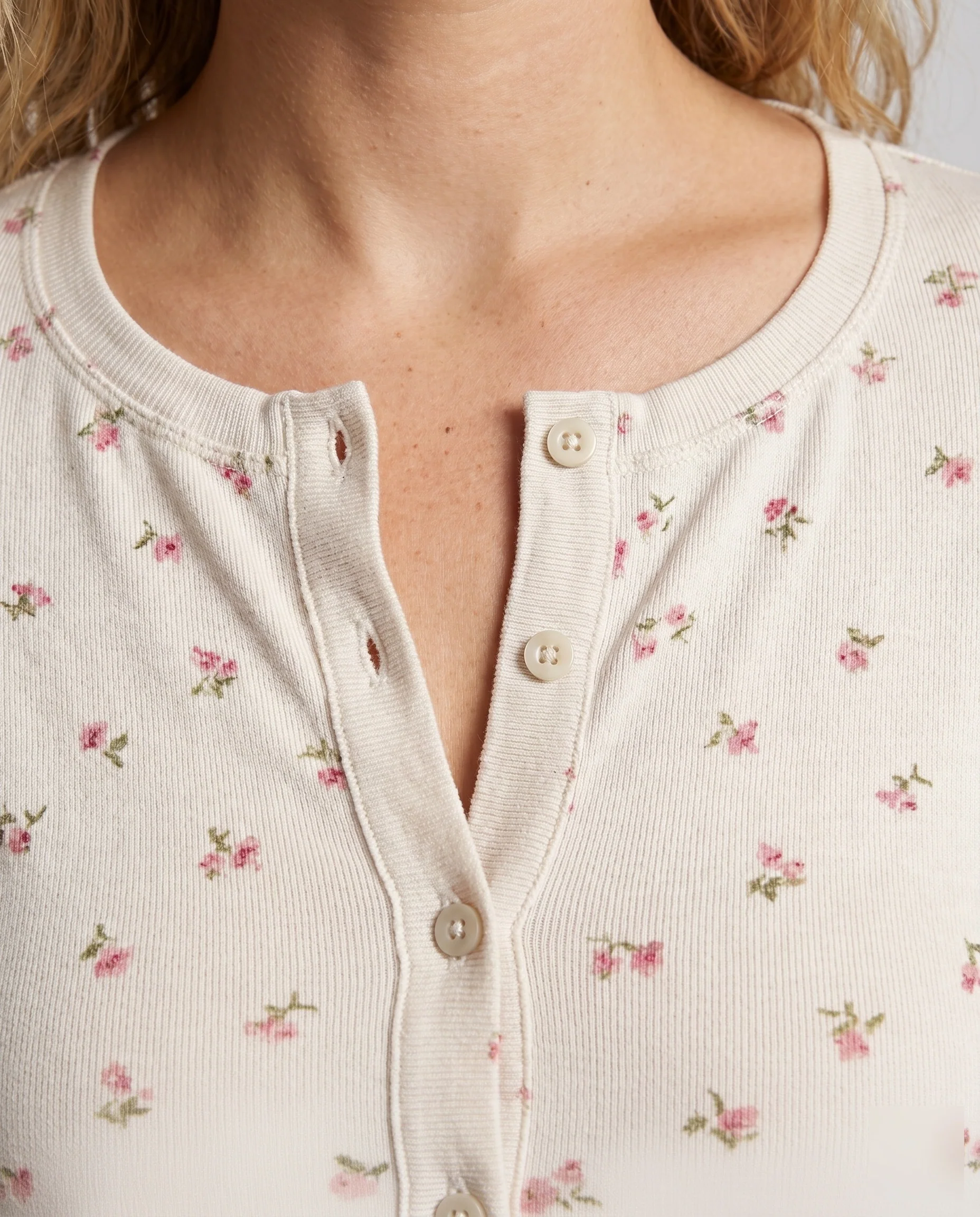 Damen Crop-Top mit floralen Mustern und Knopfdetail R&B - Image 3