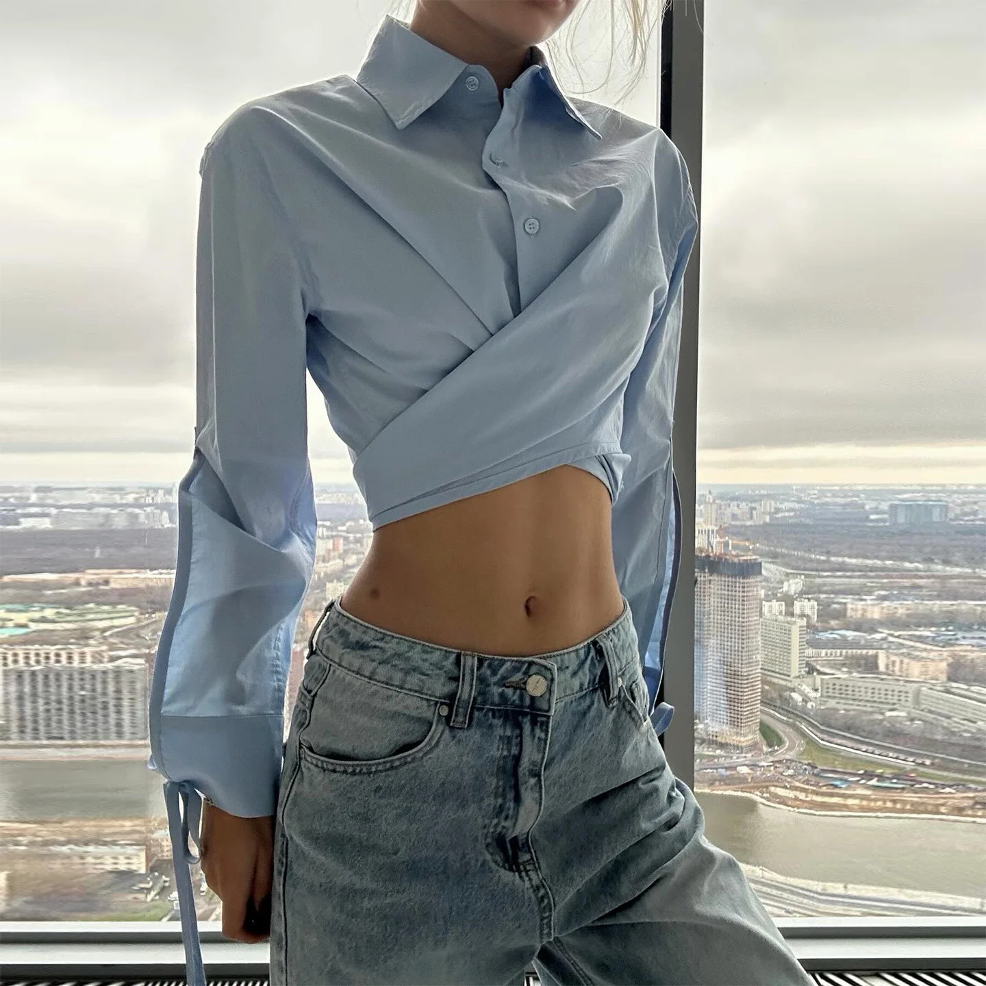 Damen Cropped Hemdbluse mit innovativem Wickeldesign und langen Ärmeln R&B - Image 4