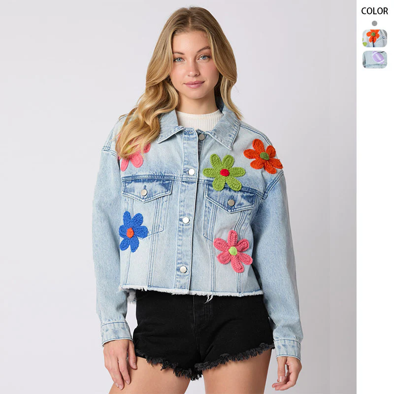 Damen cropped Jeansjacke mit bunten Football-Patches und lässigem Schnitt R&B