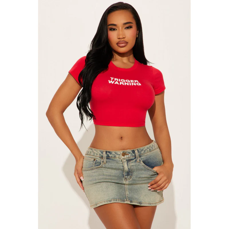 Damen cropped T-Shirt mit modernem Schriftzug und figurbetontem Schnitt R&B - Image 10