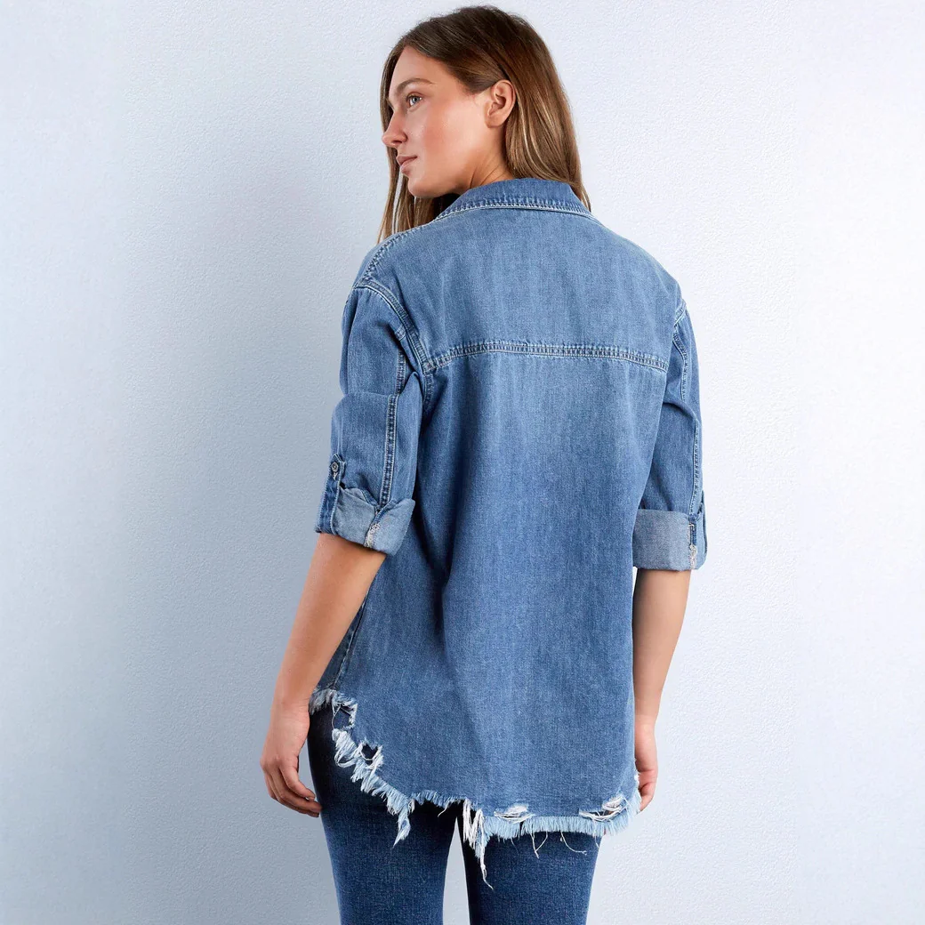 Damen Denim-Bluse mit Herz-Applikation und fransigem Saum R&B - Image 2