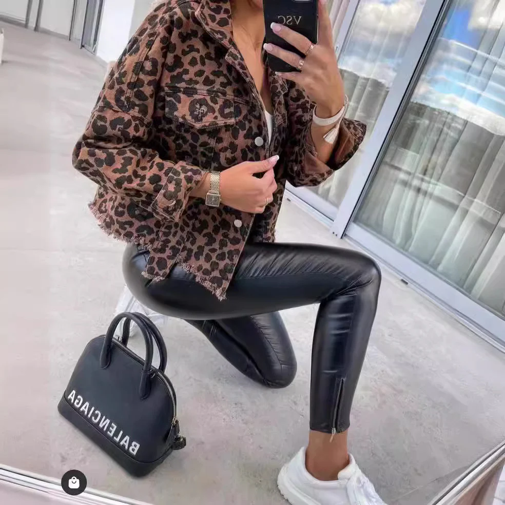 Damen Denimjacke im Leo-Design mit lässigem Schnitt und Fransenabschluss R&B - Image 3