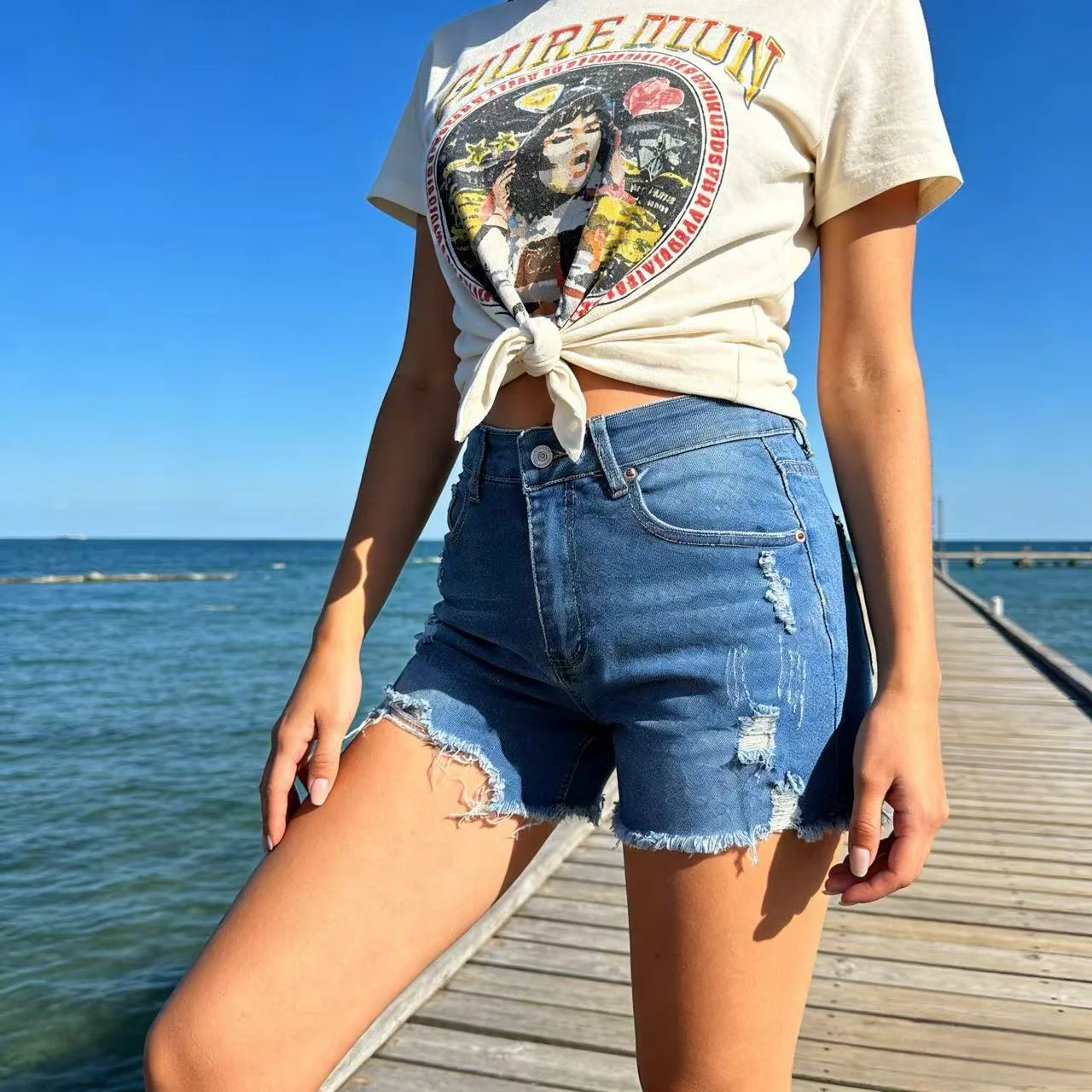 Damen Destroyed Denim-Shorts mit fransigem Saum und stylischen Rissdetails R&B - Image 7