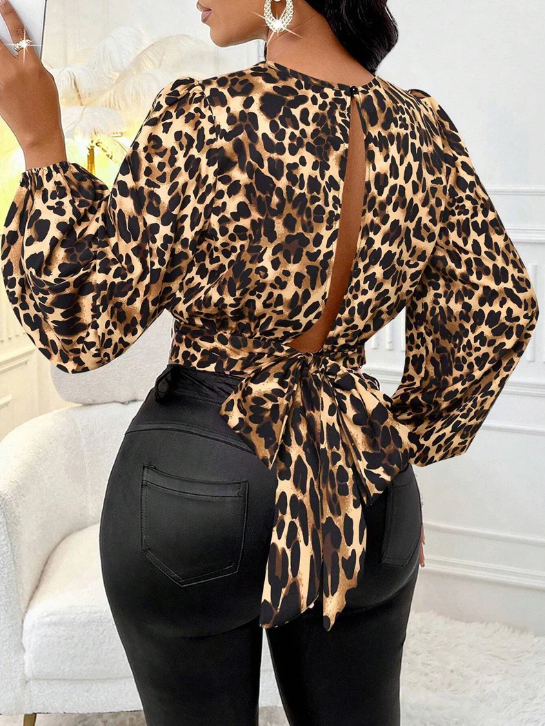 Damen Elegant geschnittene Leoparden-Bluse mit Dekolleté und Schleifenrand R&B - Image 6