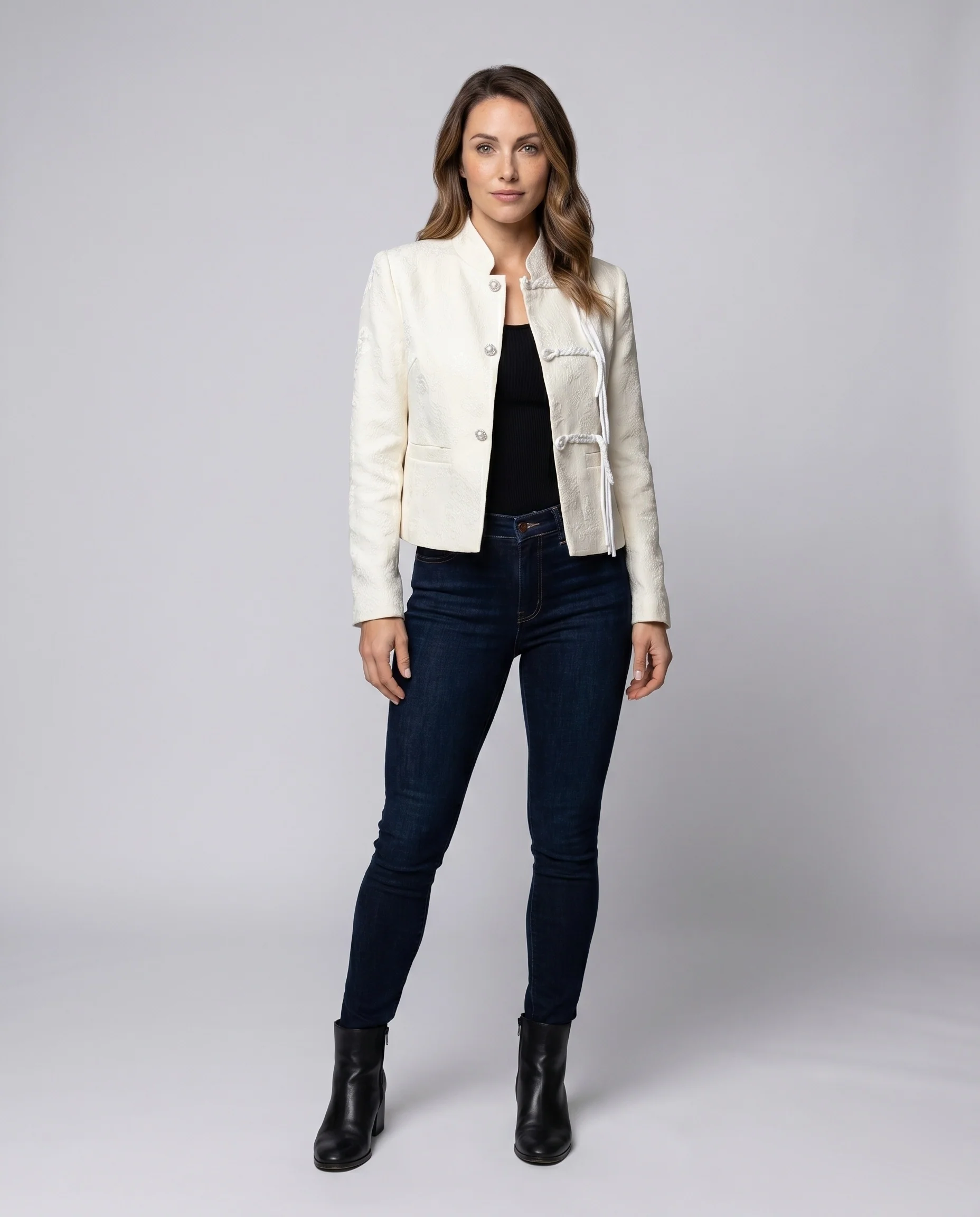 Damen Elegante Kurzjacke mit hochwertigen Knopfdetails und raffinierter Schnittführung R&B