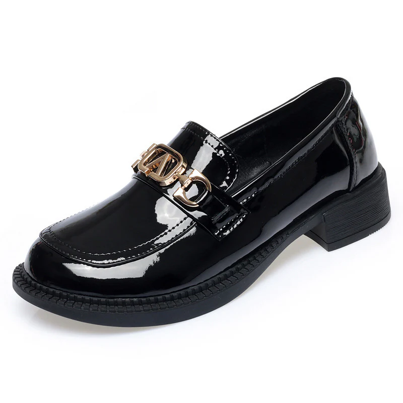 Damen Elegante Mokassins mit glänzendem Lackfinish und modischem Kettenakzent R&B - Image 5