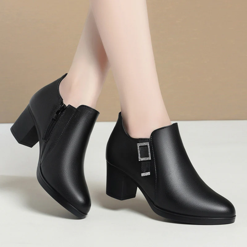 Damen Elegante Stiefeletten mit modischem Schmuckdetail R&B - Image 3