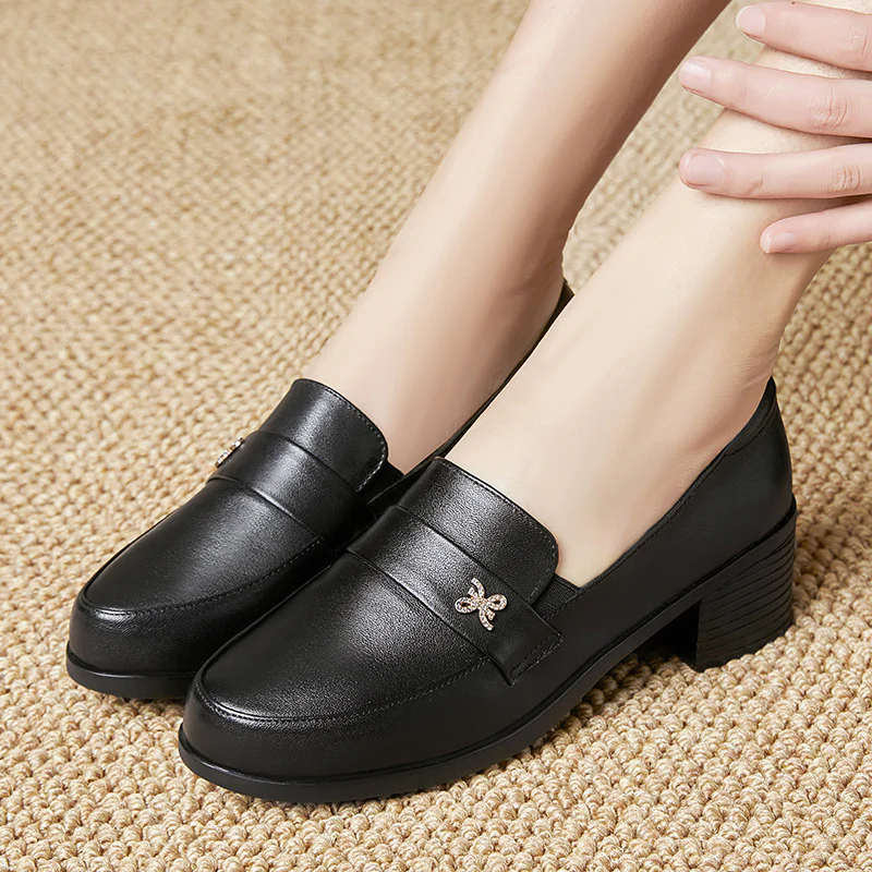 Damen Elegante und komfortable Mokassins mit modischem Schmuckdetail R&B - Image 4