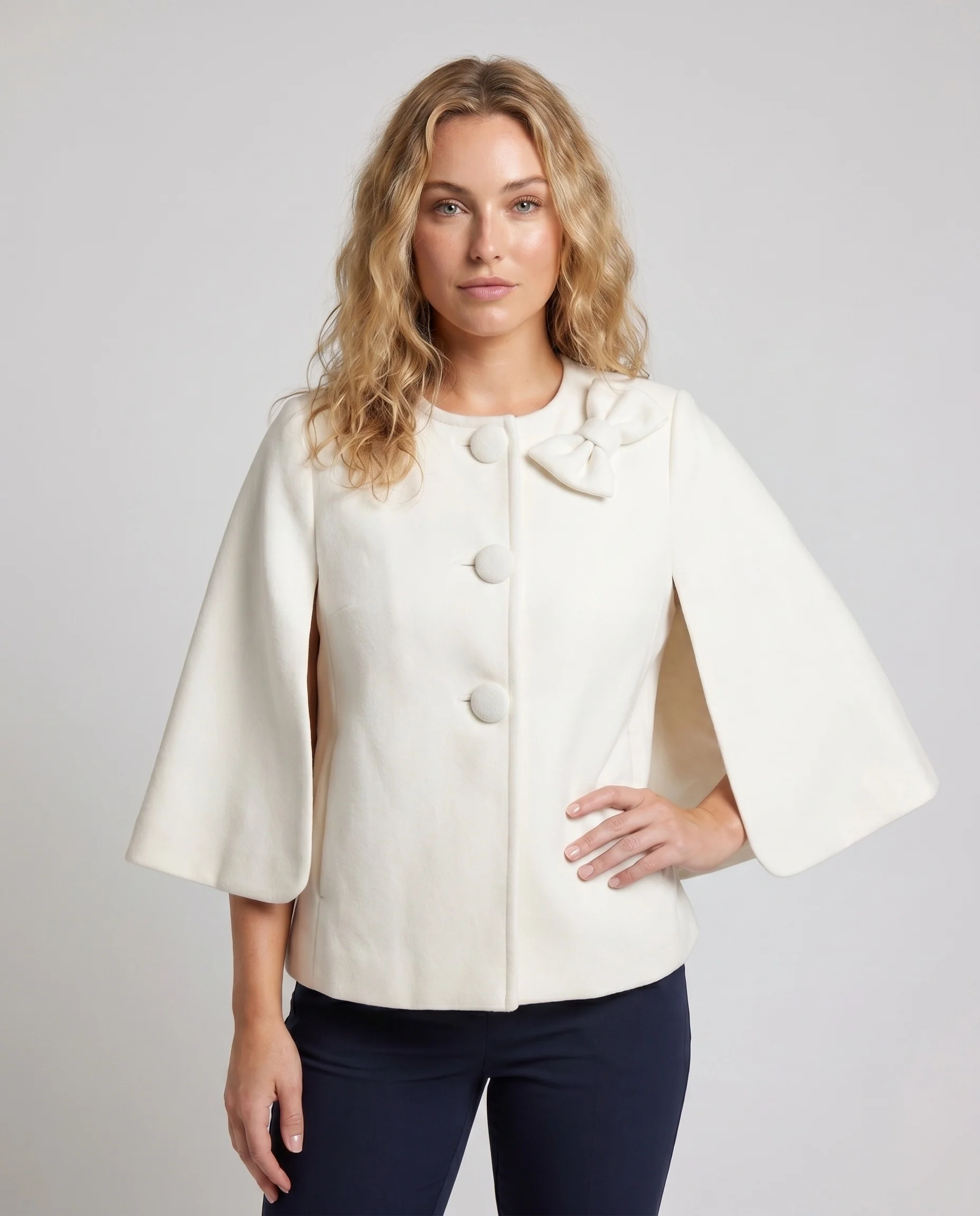 Damen elegante und luftig geschnittene Cape-Jacke mit Knopfdetails R&B - Image 2