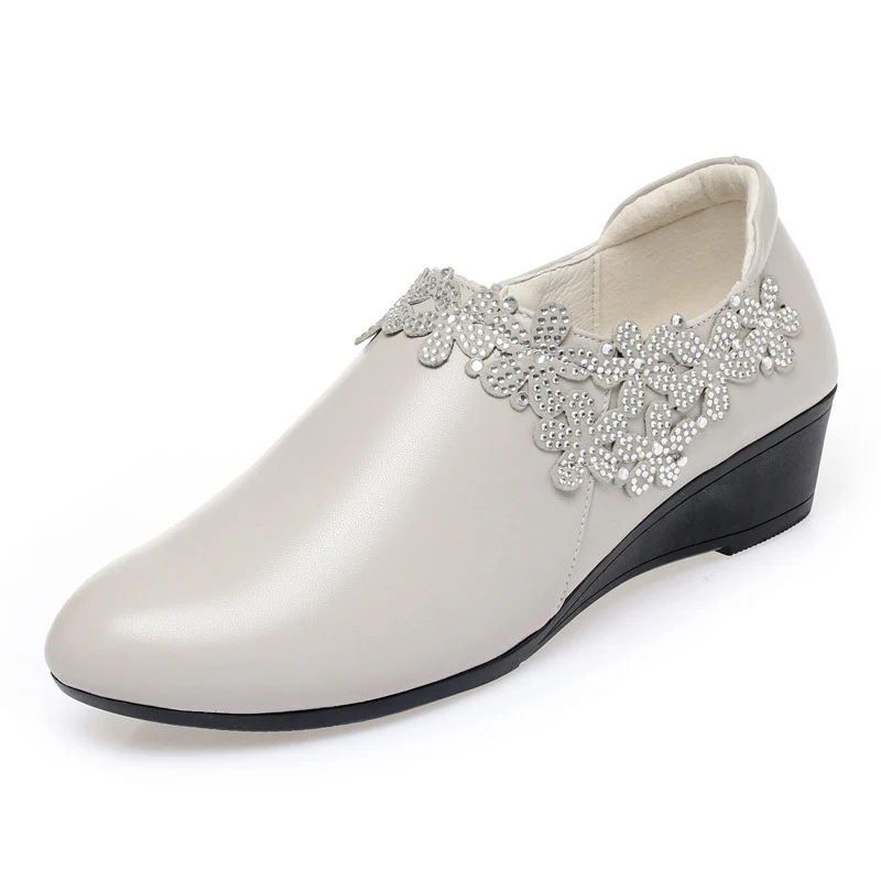Damen elegante Wedgesandaletten mit floralem Schmuckdetail und komfortablem Fußbett R&B - Image 6