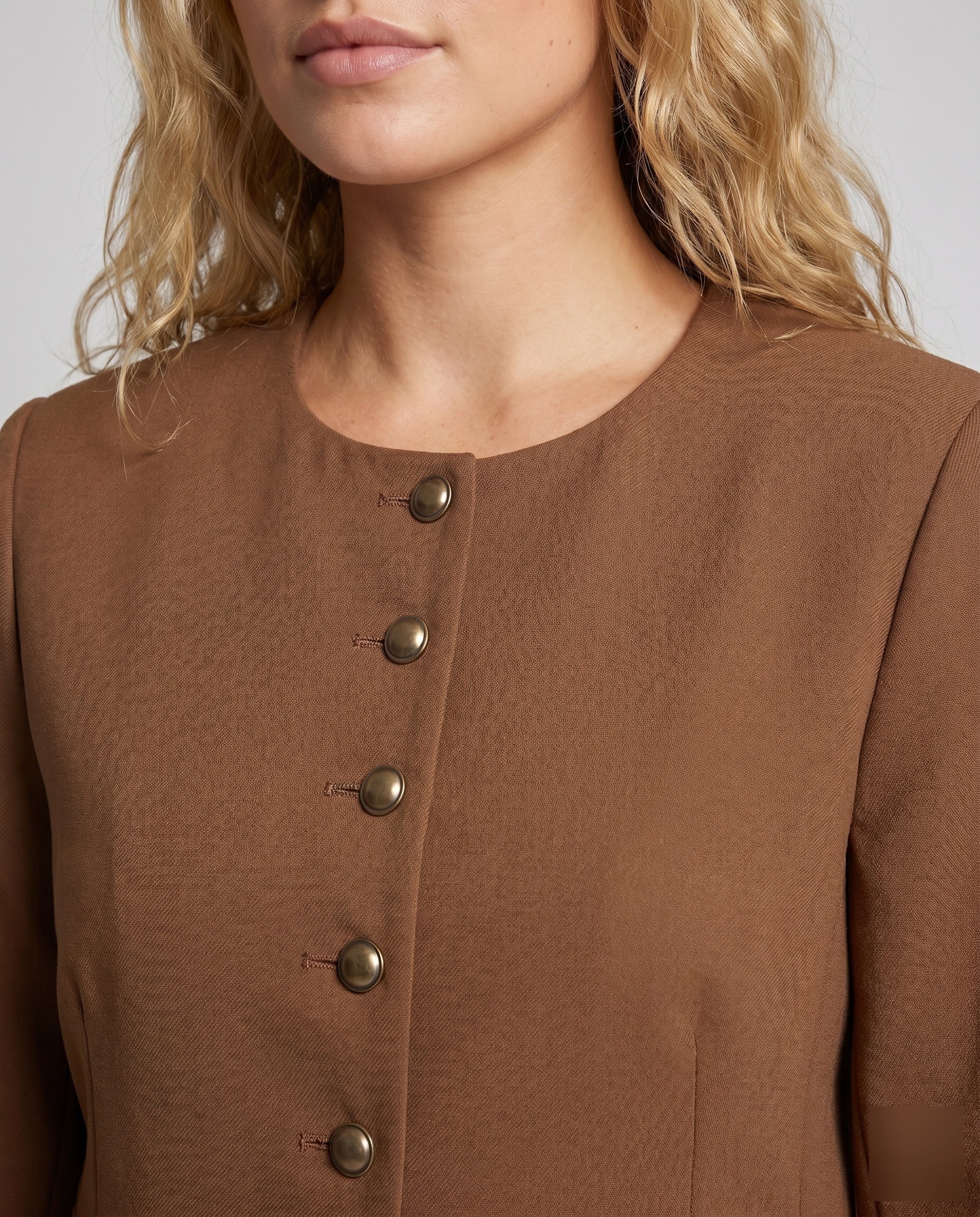 Damen Eleganter Casual-Blazer mit goldenen Knopfdetails R&B - Image 3