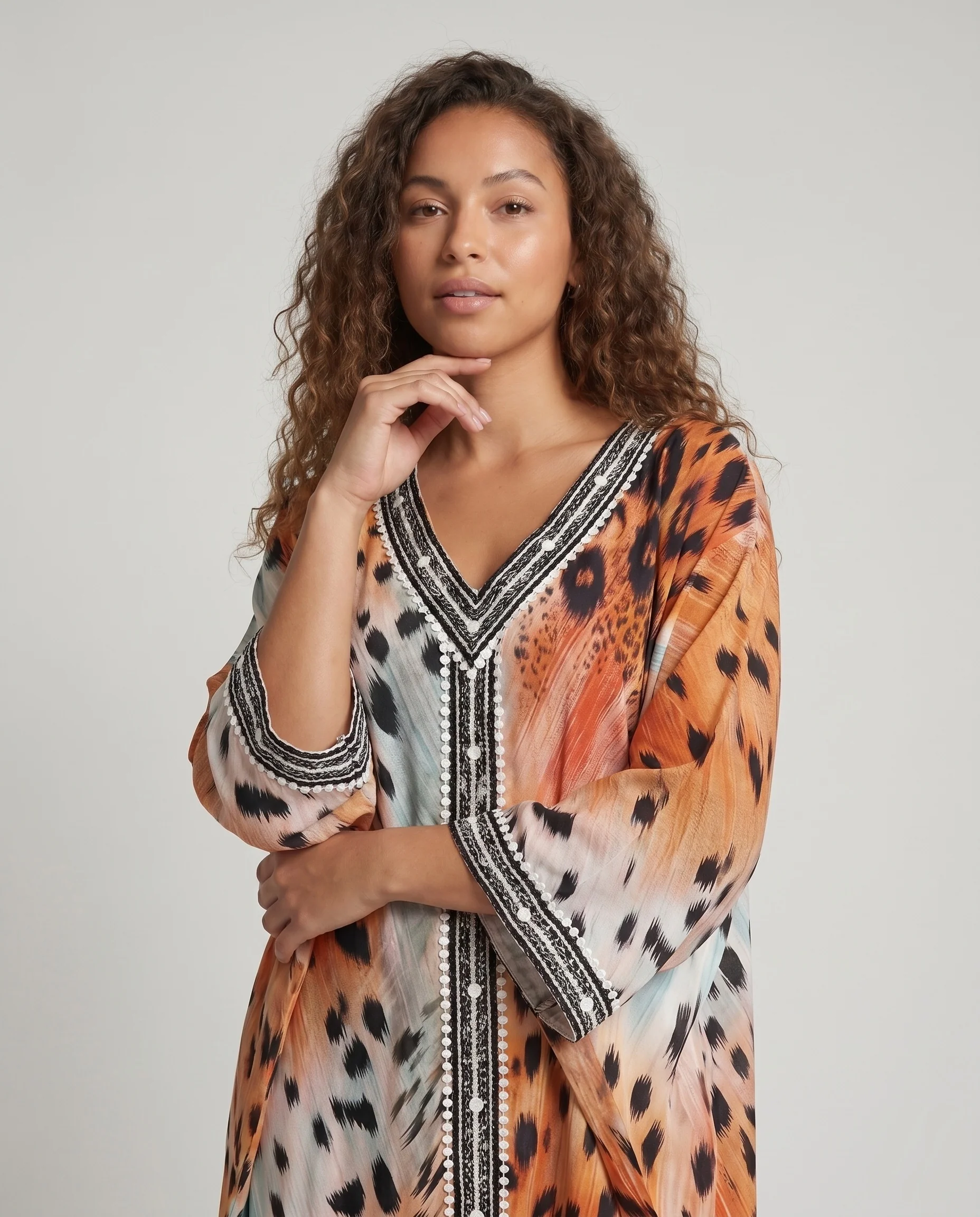 Damen eleganter Maxikaftan mit tierischem Muster und luxuriösen Details R&B - Image 2
