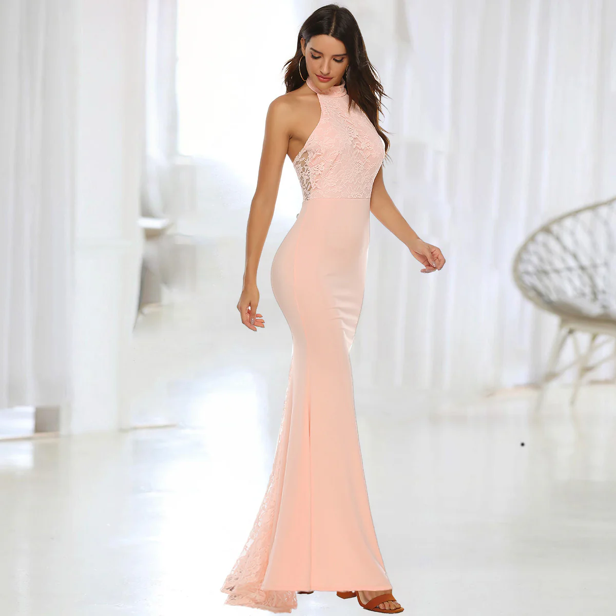 Damen Elegantes Abendkleid mit Spitzenapplikationen und schwingendem Saum R&B - Image 2
