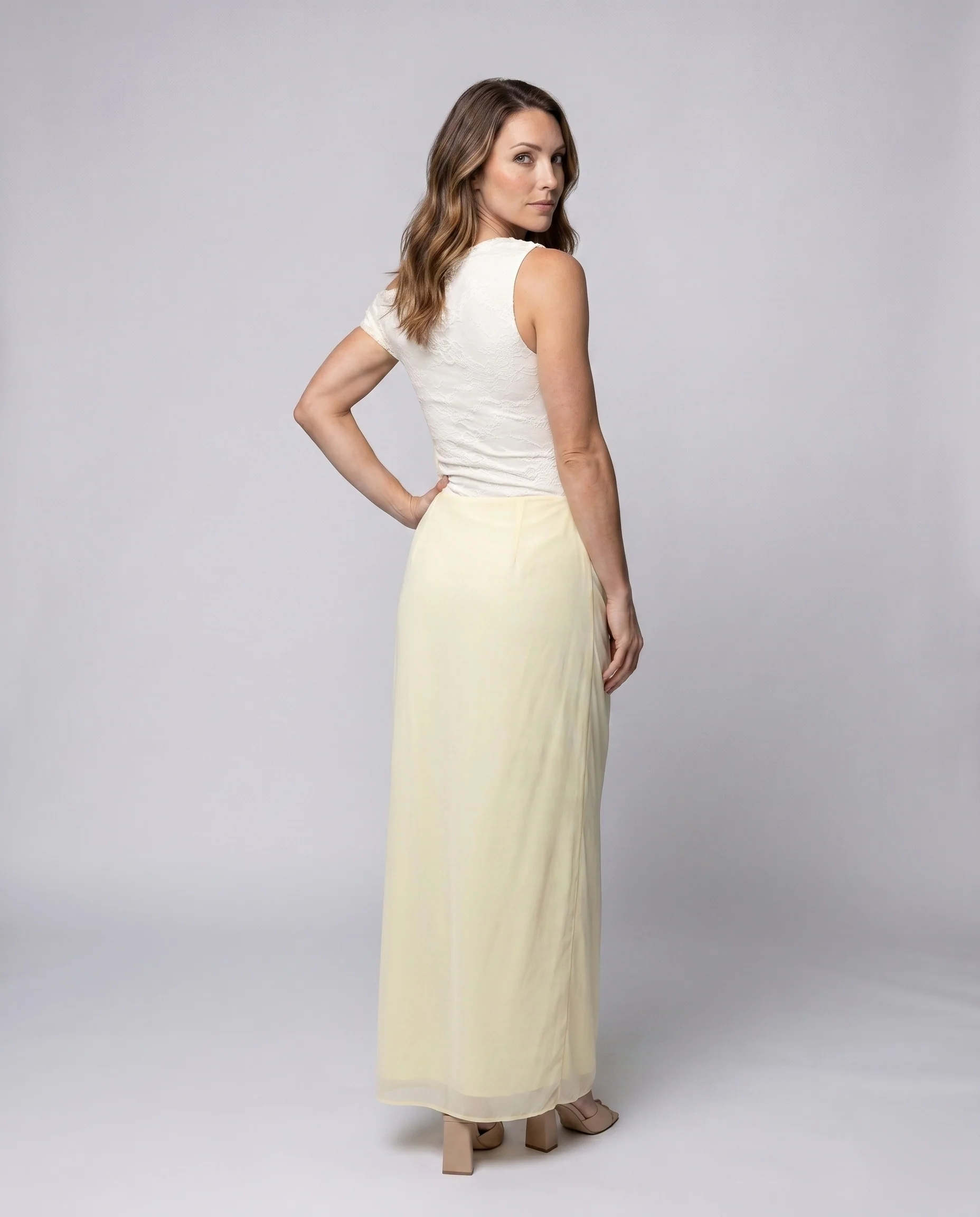 Damen Elegantes asymmetrisches Maxi-Kleid mit Spitzenoberteil und fließendem Rock R&B - Image 4