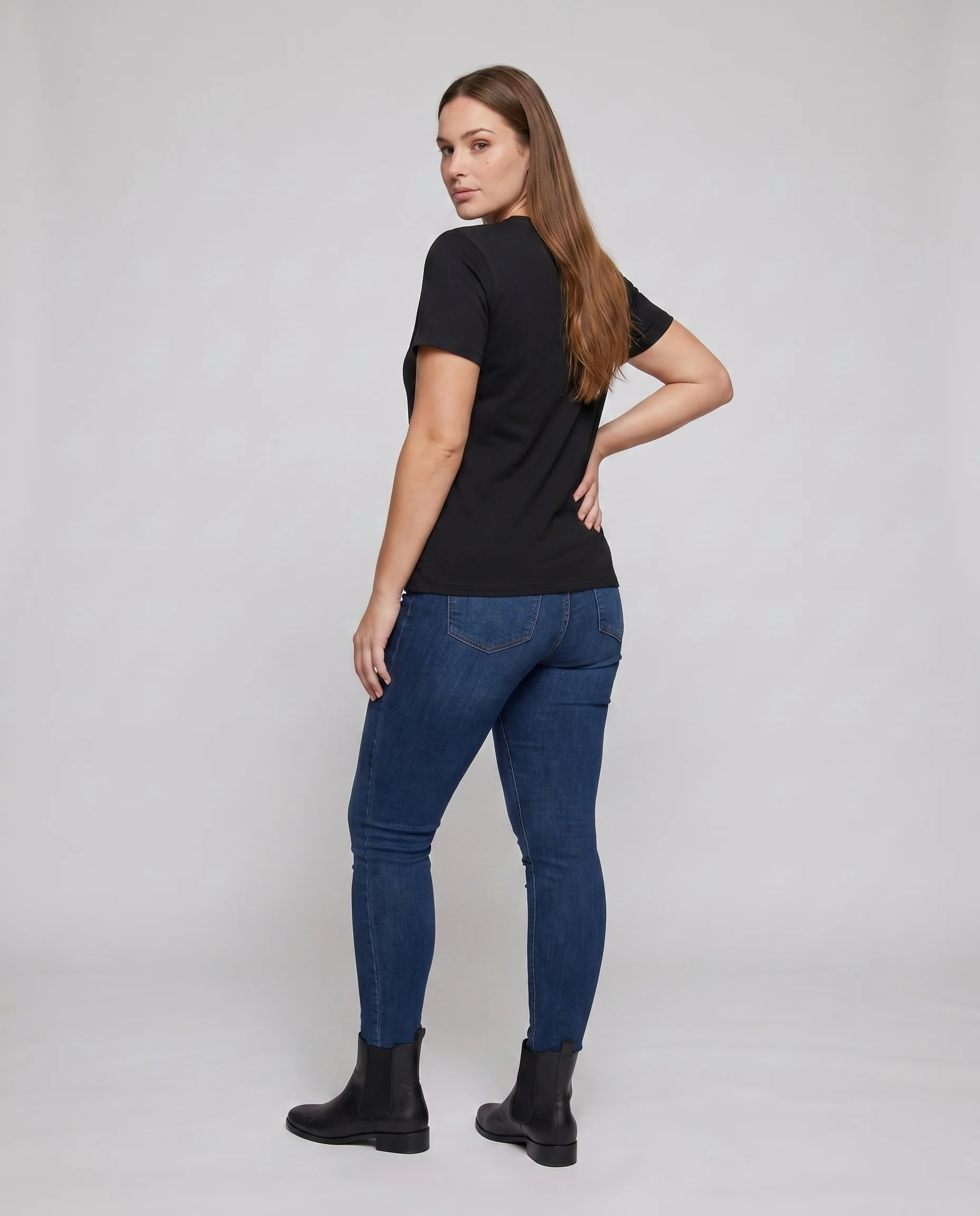 Damen elegantes Basic-T-Shirt mit speziellem Halstuch von - Image 4