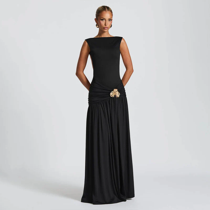 Damen elegantes bodenlanges Abendkleid mit raffinierten Fältchen und dekorativer Brosche R&B