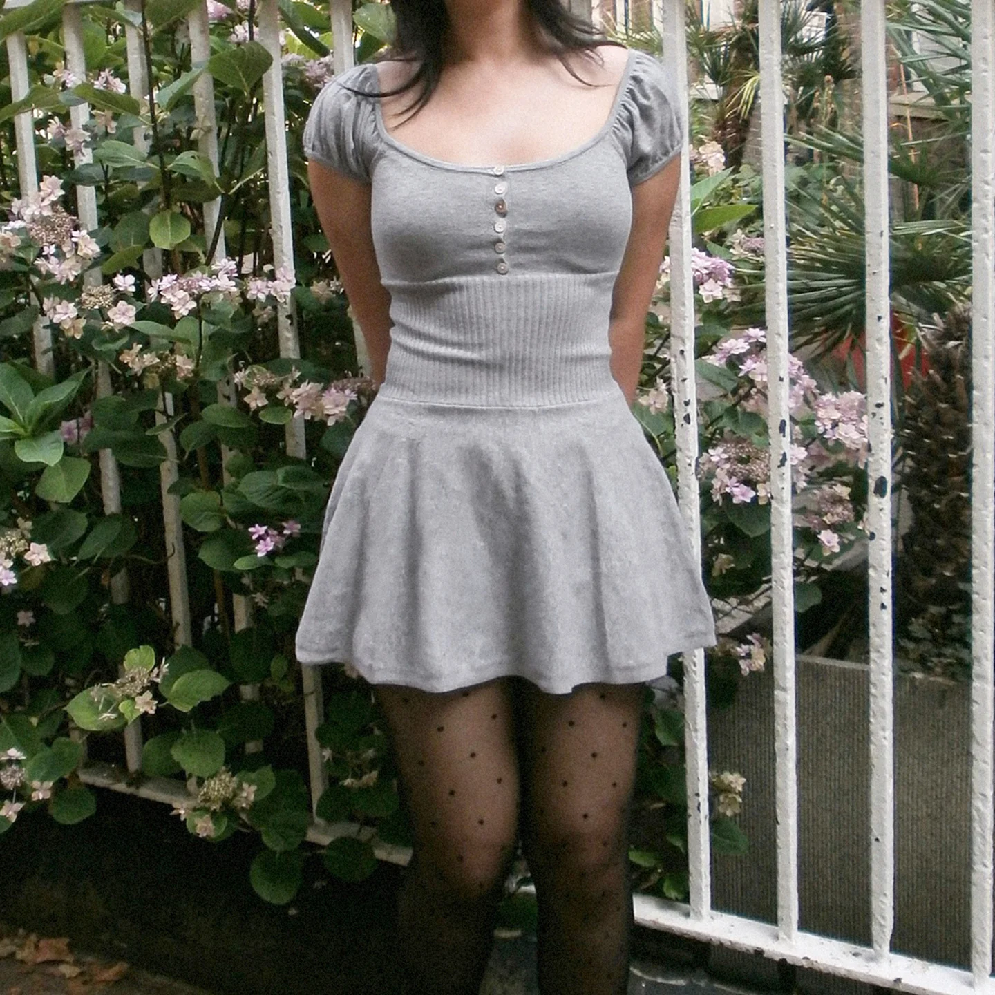 Damen elegantes Kleid mit Puffärmeln und Knopfleiste R&B - Image 4
