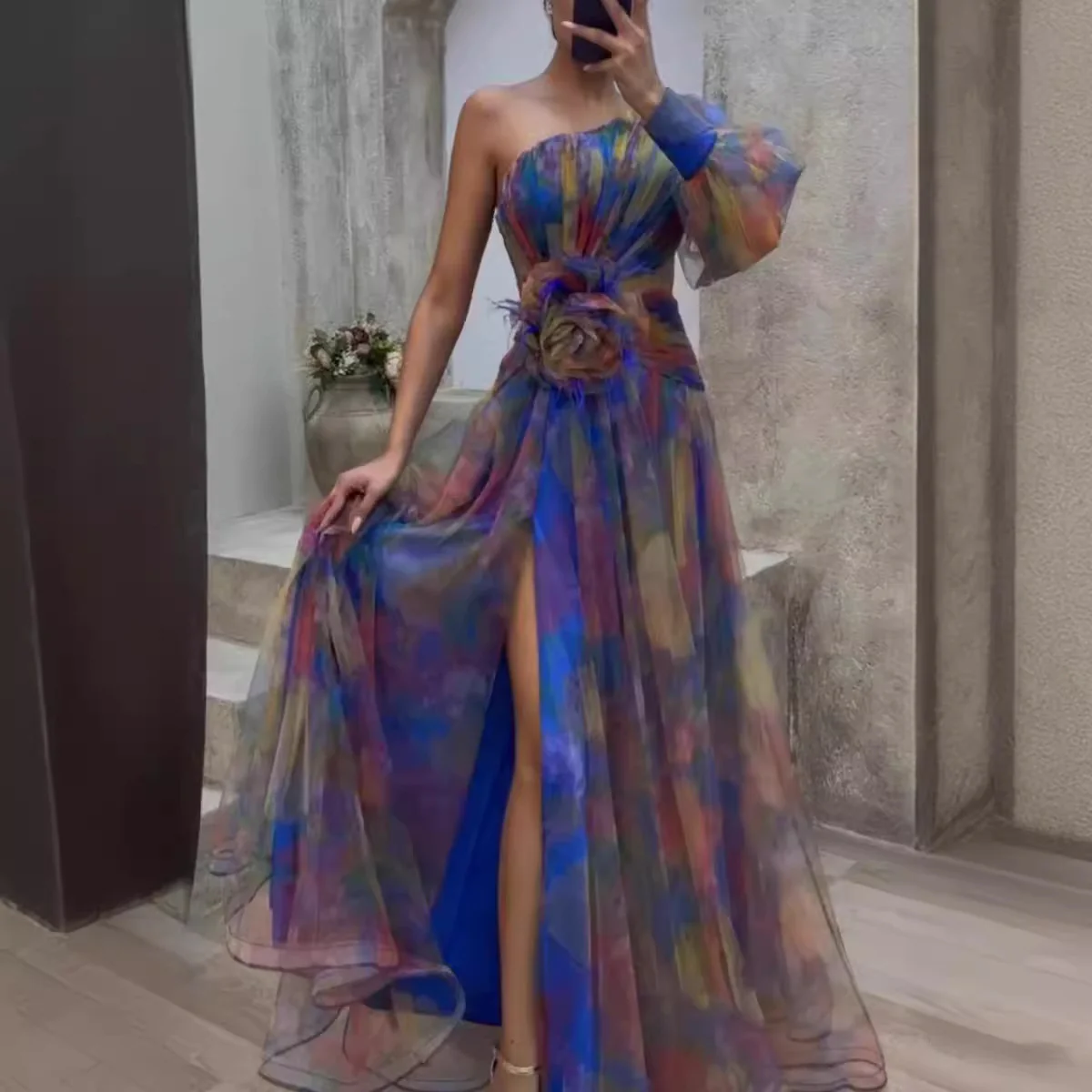 Damen Elegantes Maxi-Kleid mit asymmetrischem Design und floralen Akzenten R&B - Image 4