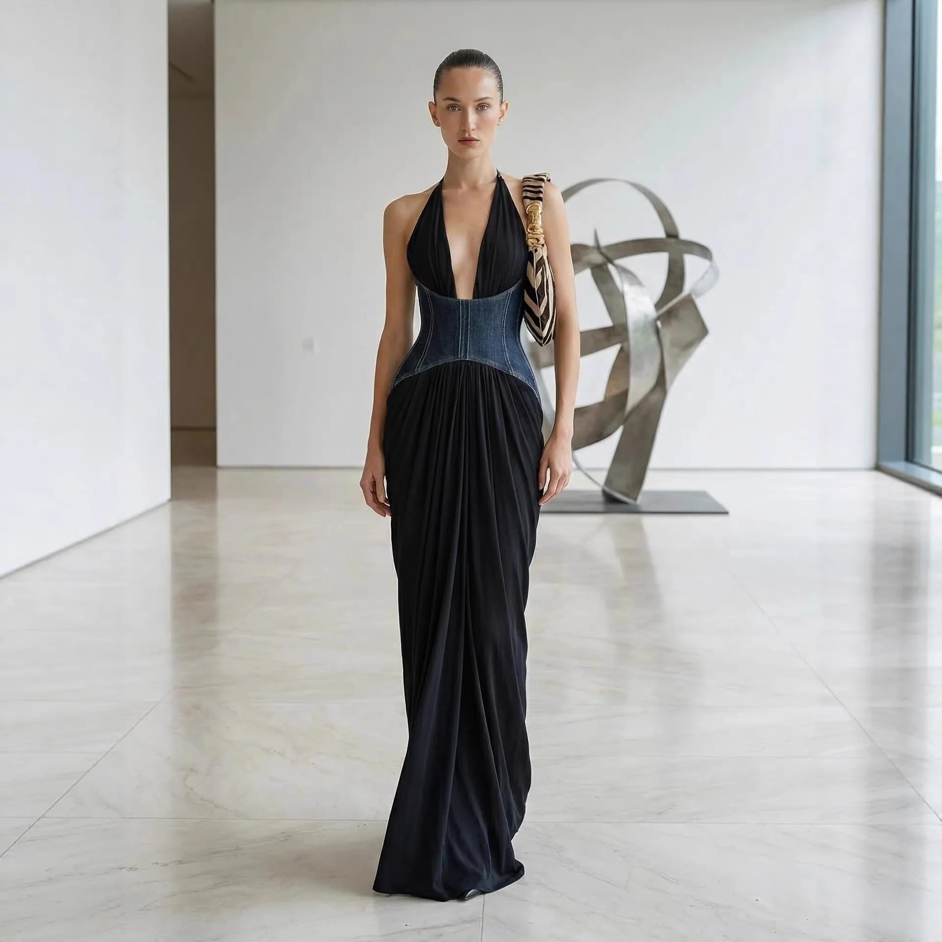 Damen Elegantes Maxi-Kleid mit tiefem V-Ausschnitt und figurformendem Oberteil Heidi-Mode