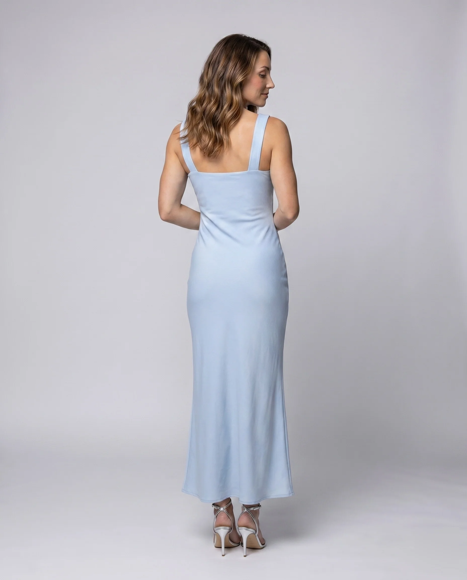 Damen Elegantes Maxikleid mit fließendem V-Ausschnitt und figurbetontem Schnitt R&B - Image 4