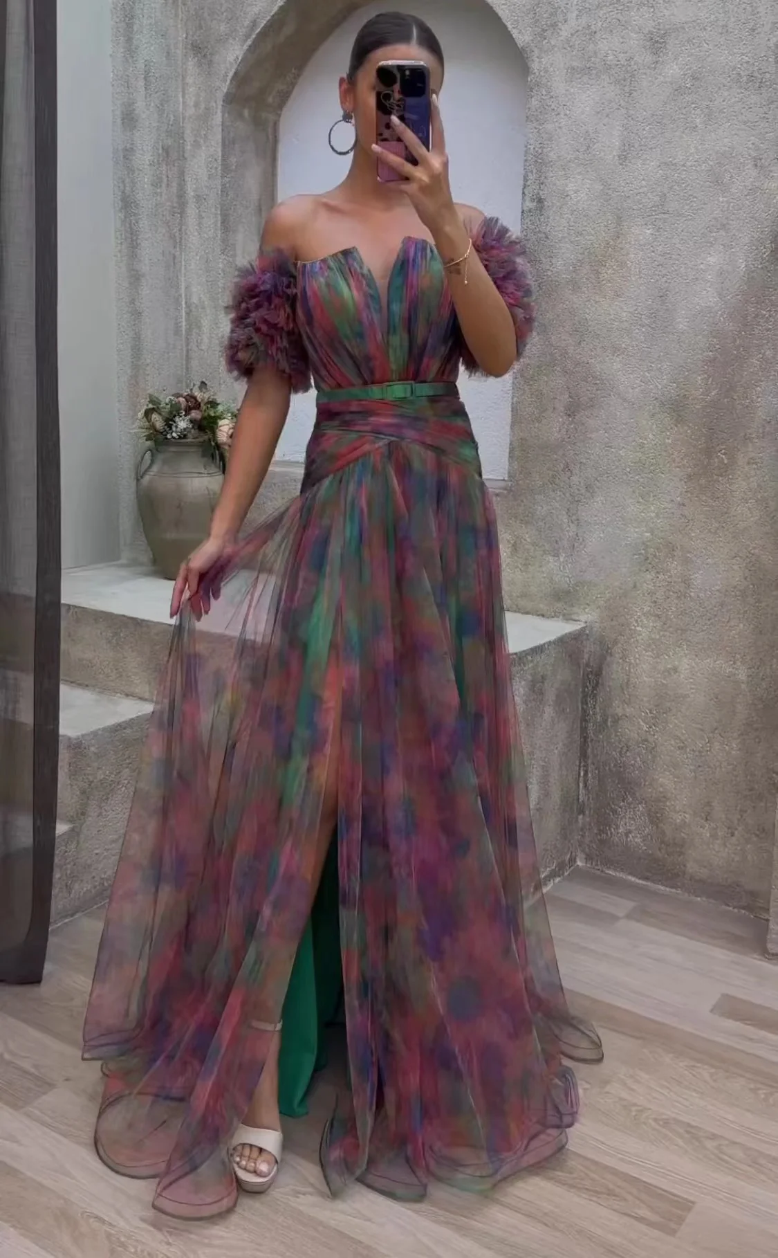 Damen Elegantes Maxikleid mit schulterfreiem Design und bunten Rüschendetails R&B - Image 6