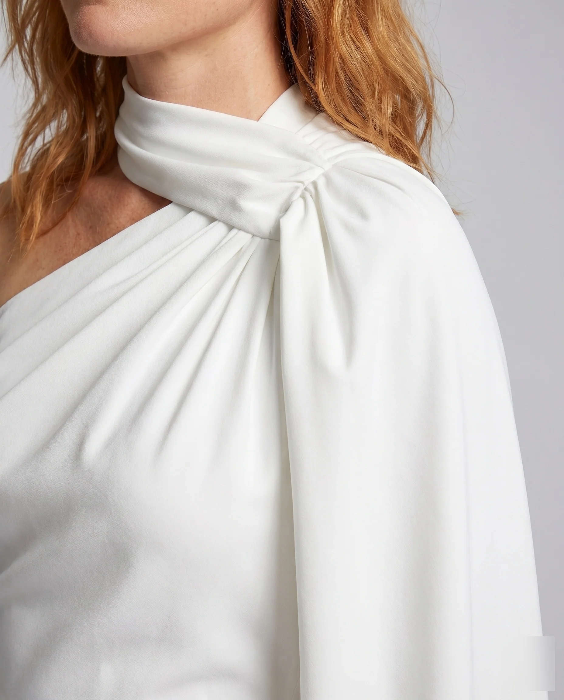 Damen Elegantes Maxikleid mit schulterfreiem Halterdesign und fließendem Satin R&B - Image 3